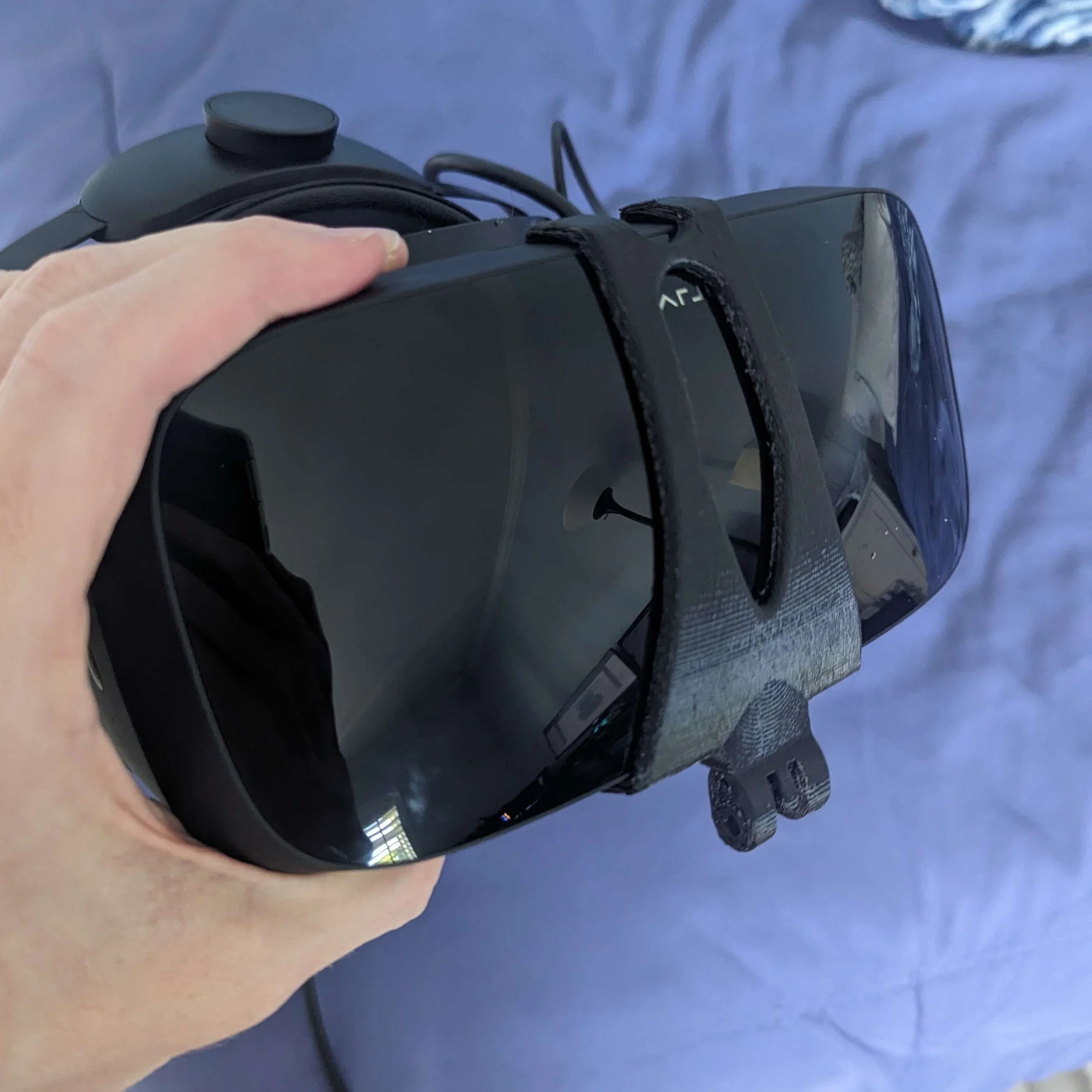 Clip on Vive Face Tracker mount for Varjo Aero
