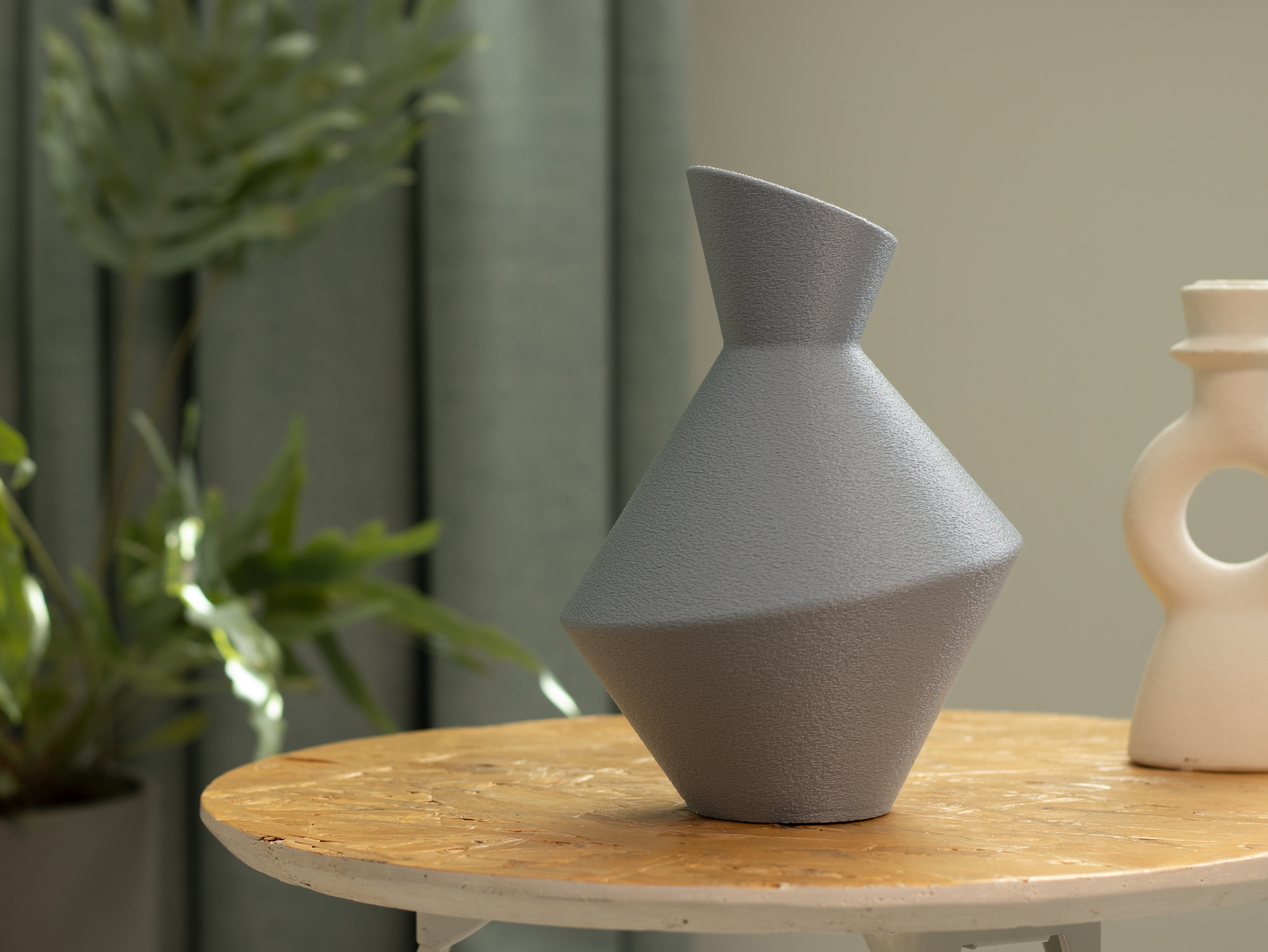 Vase YURA - Asymmetric Minimalist Vase