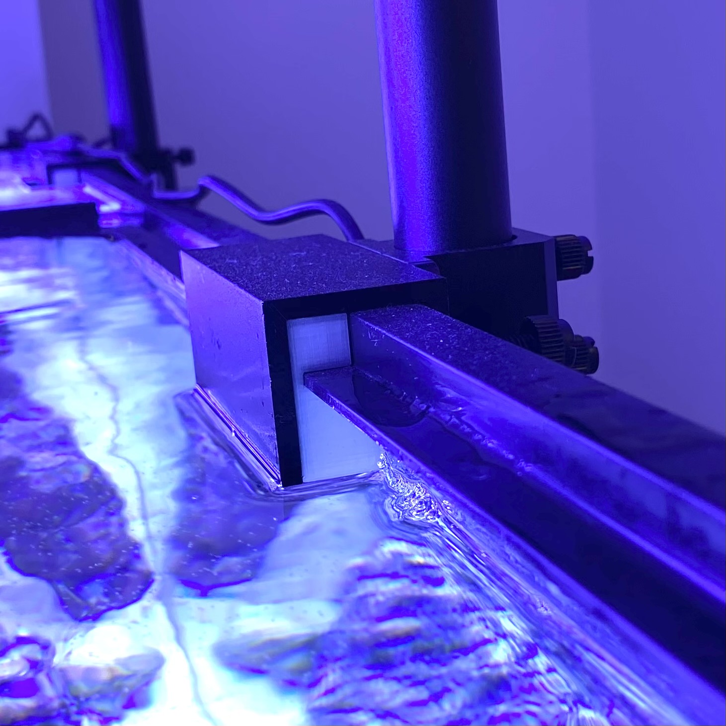 Adapter for Smat Farm G5 and Aqueon 55 gallon rimmed aquarium