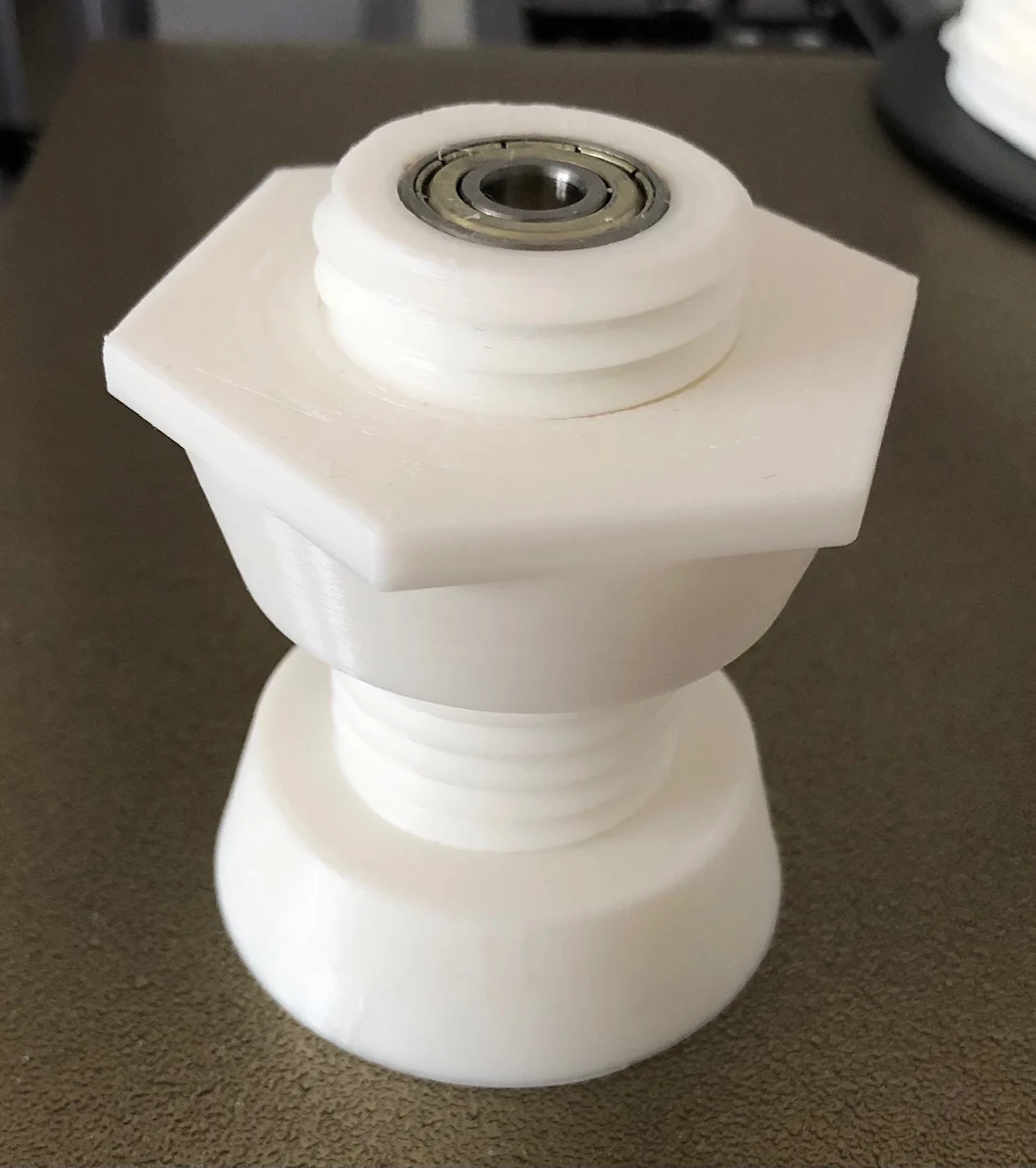 Filamentholder with a twist