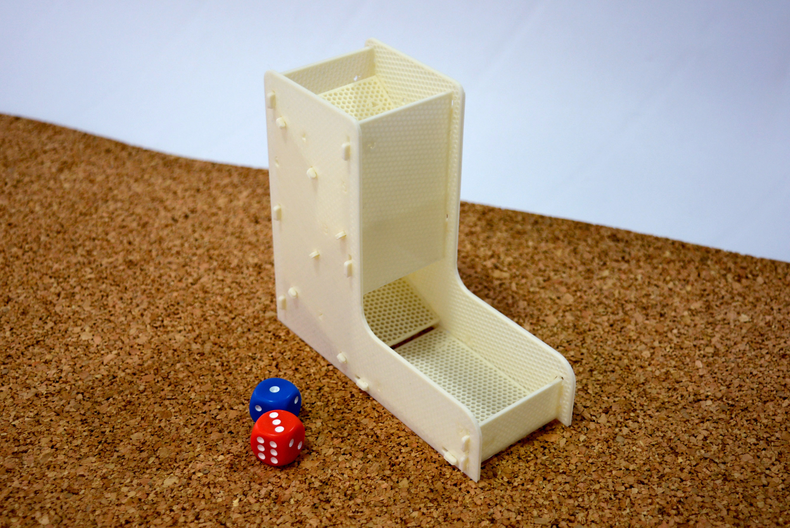 Simple and demountable dice tower