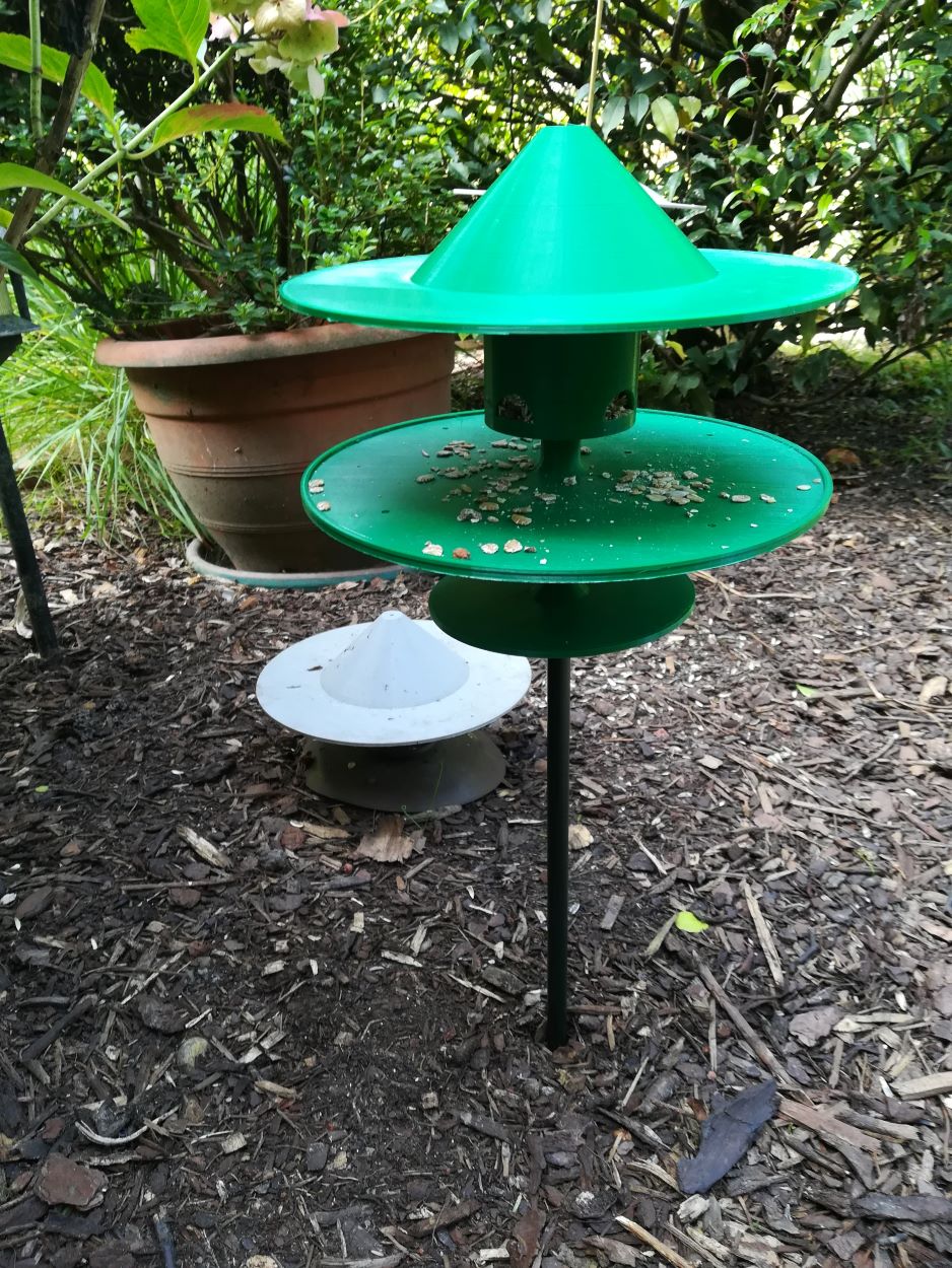 Bird feeder kit / Vogelfutterstation als Bausatz
