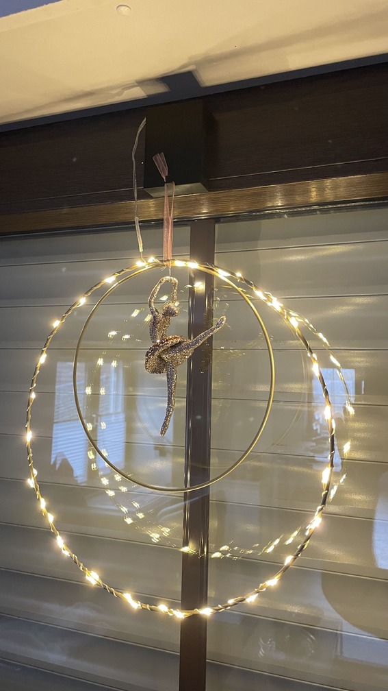 Fensterhaken mit Batteriefach für LEDs