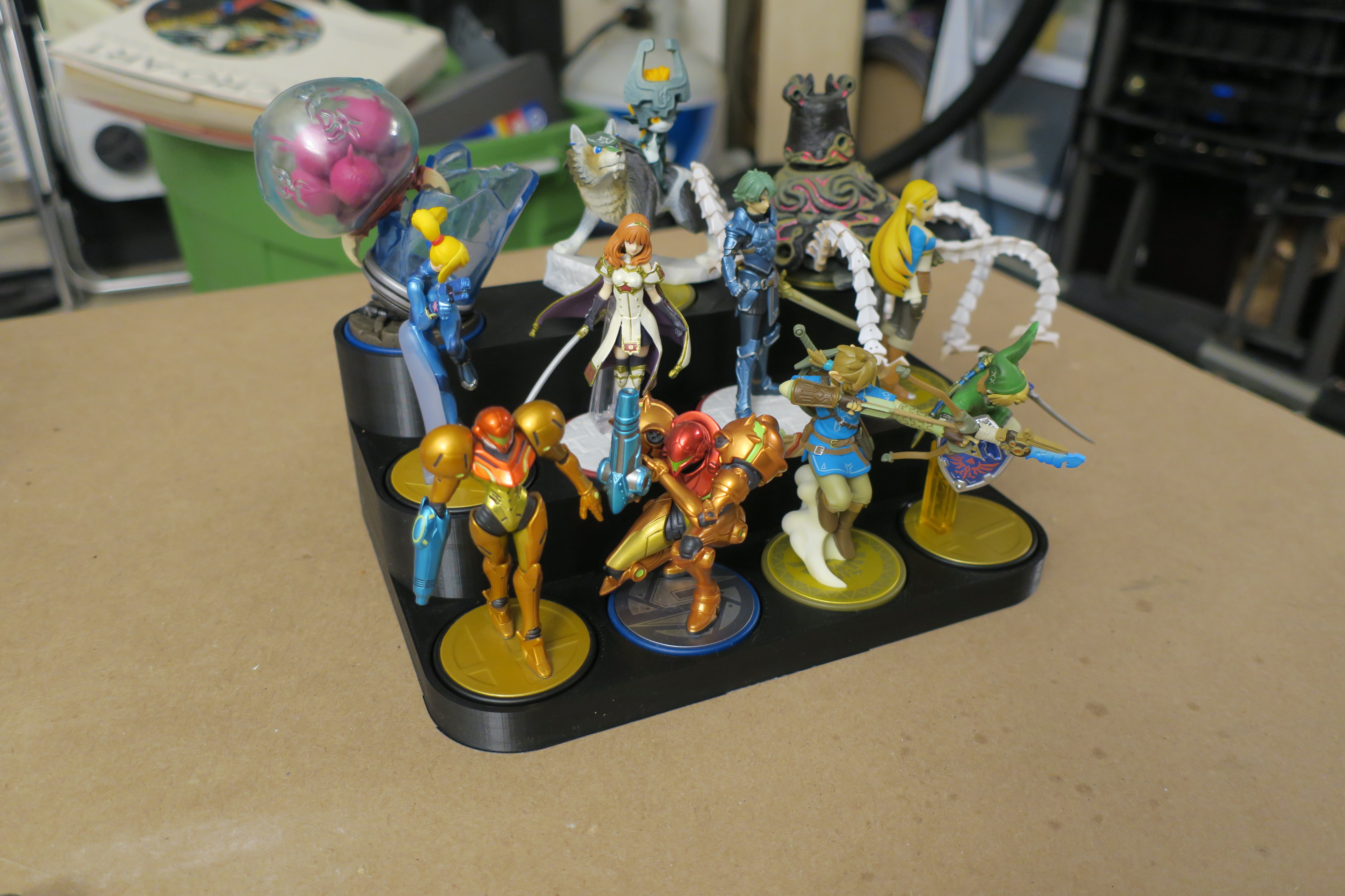 11 Character Amiibo Stand