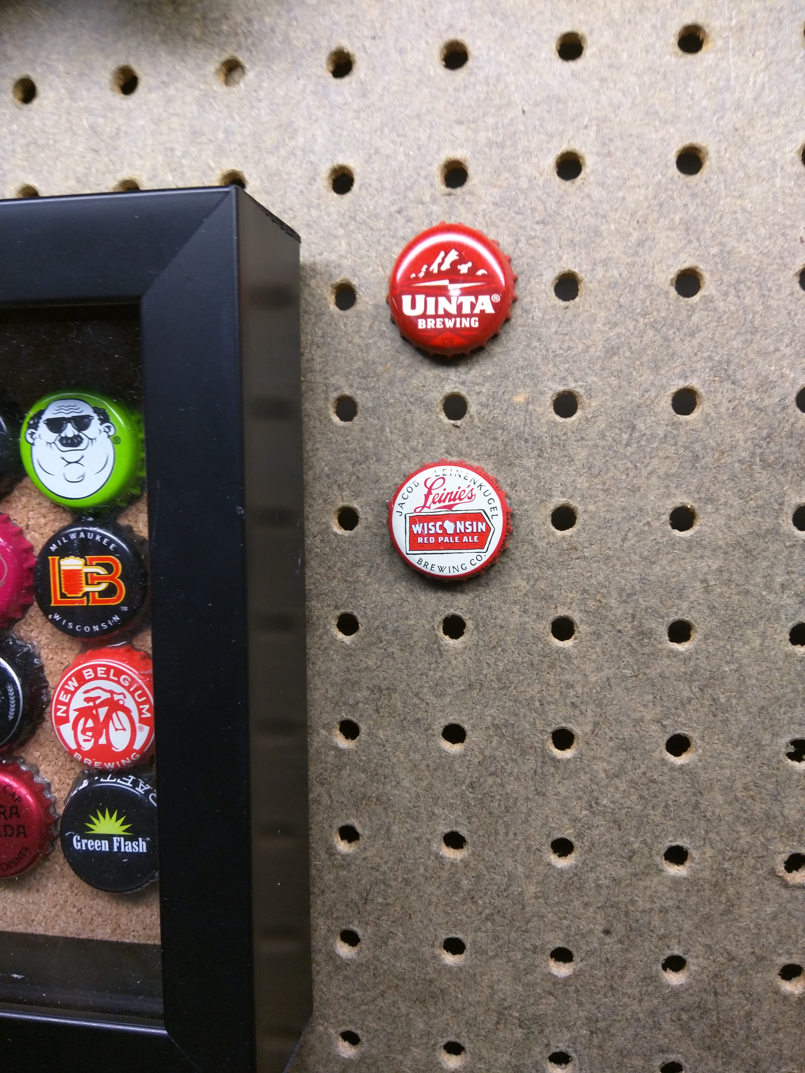 Bottlecap mount for pegboards