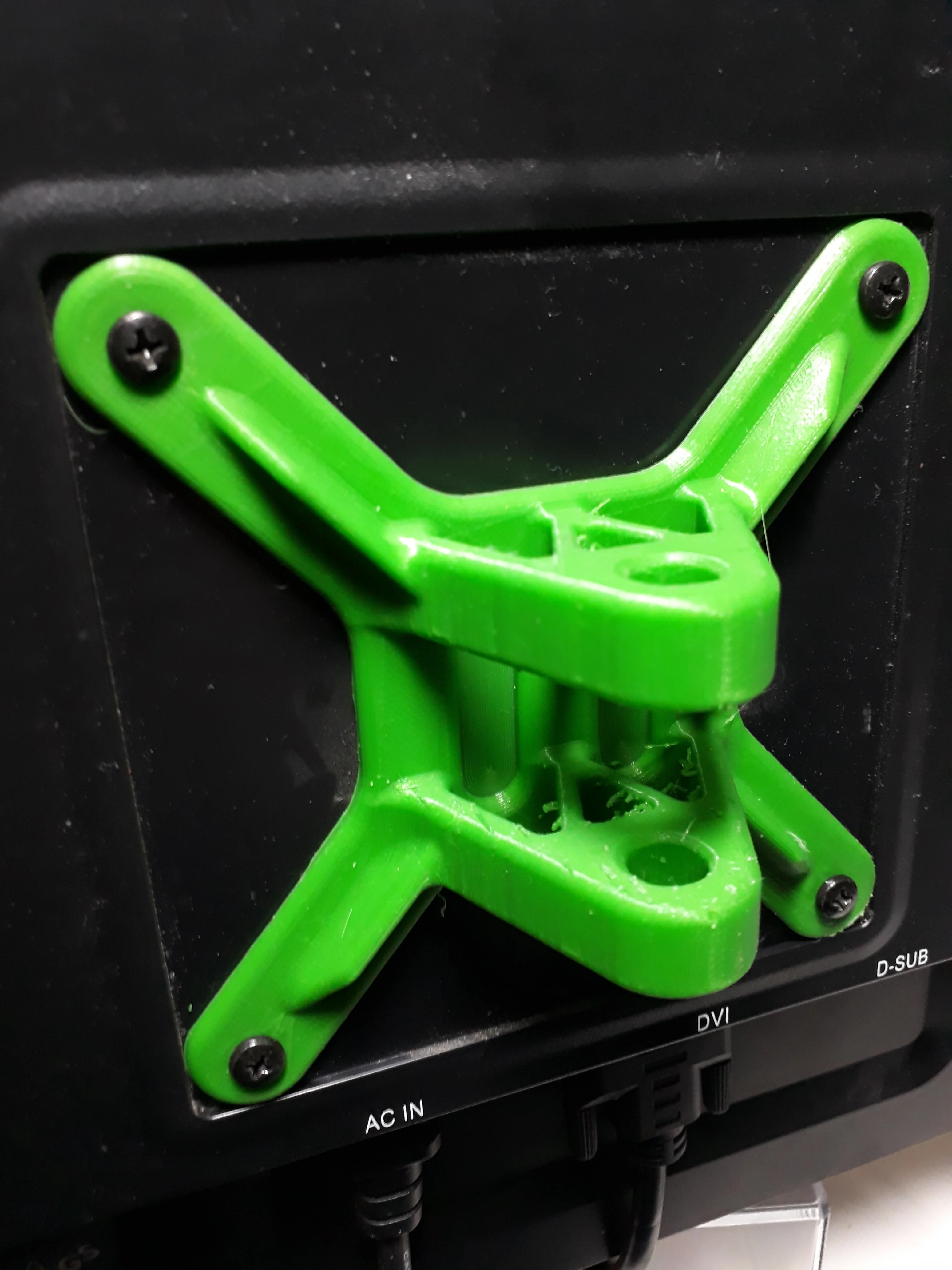 Vesa 100x100 Screen Wall Mount (rotate)