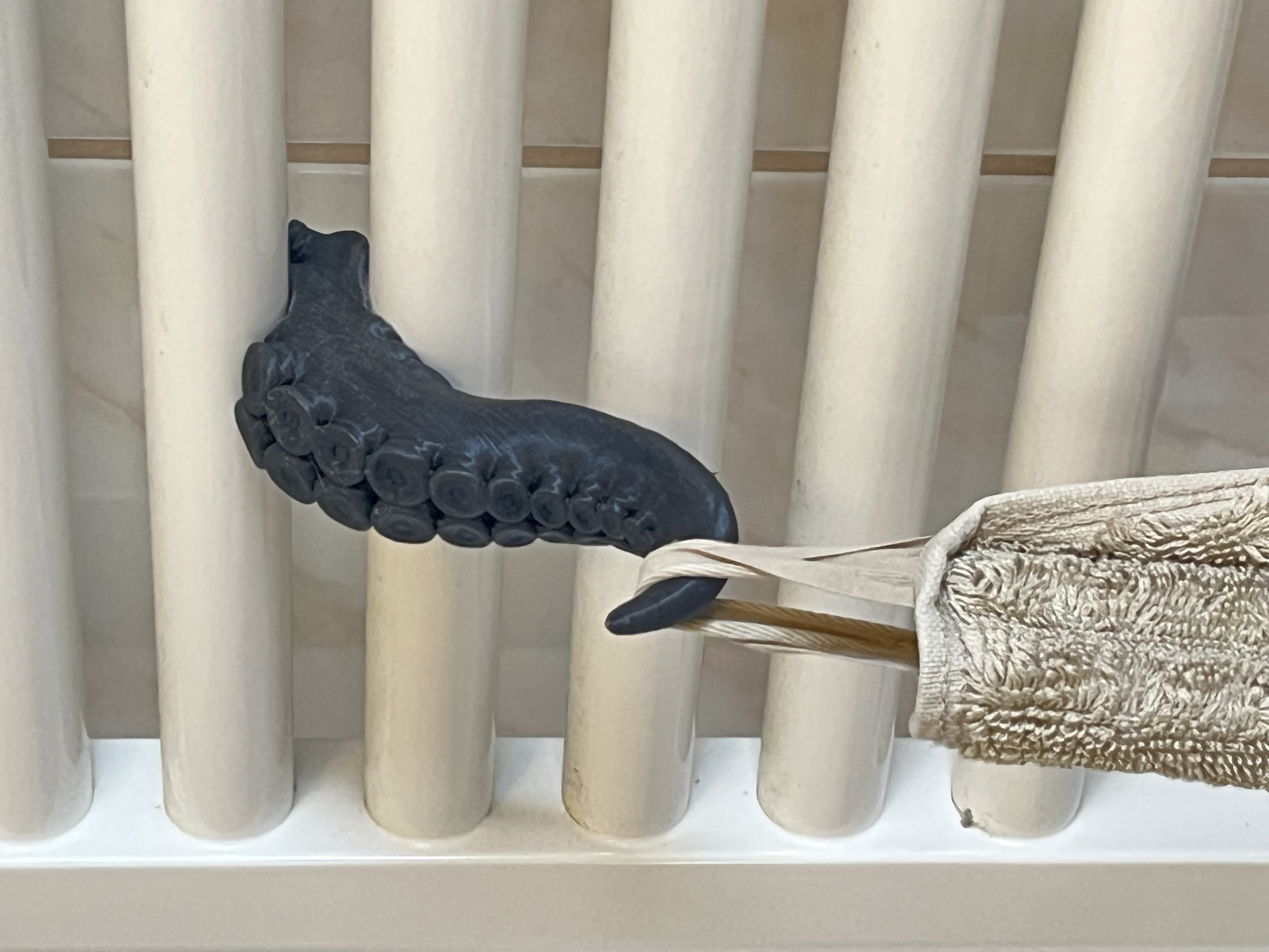 Tentacle Radiator Towel Hook
