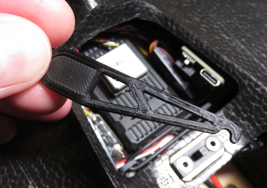 TBS Chupito Wing: Wing spar rubber removal/fitting tool