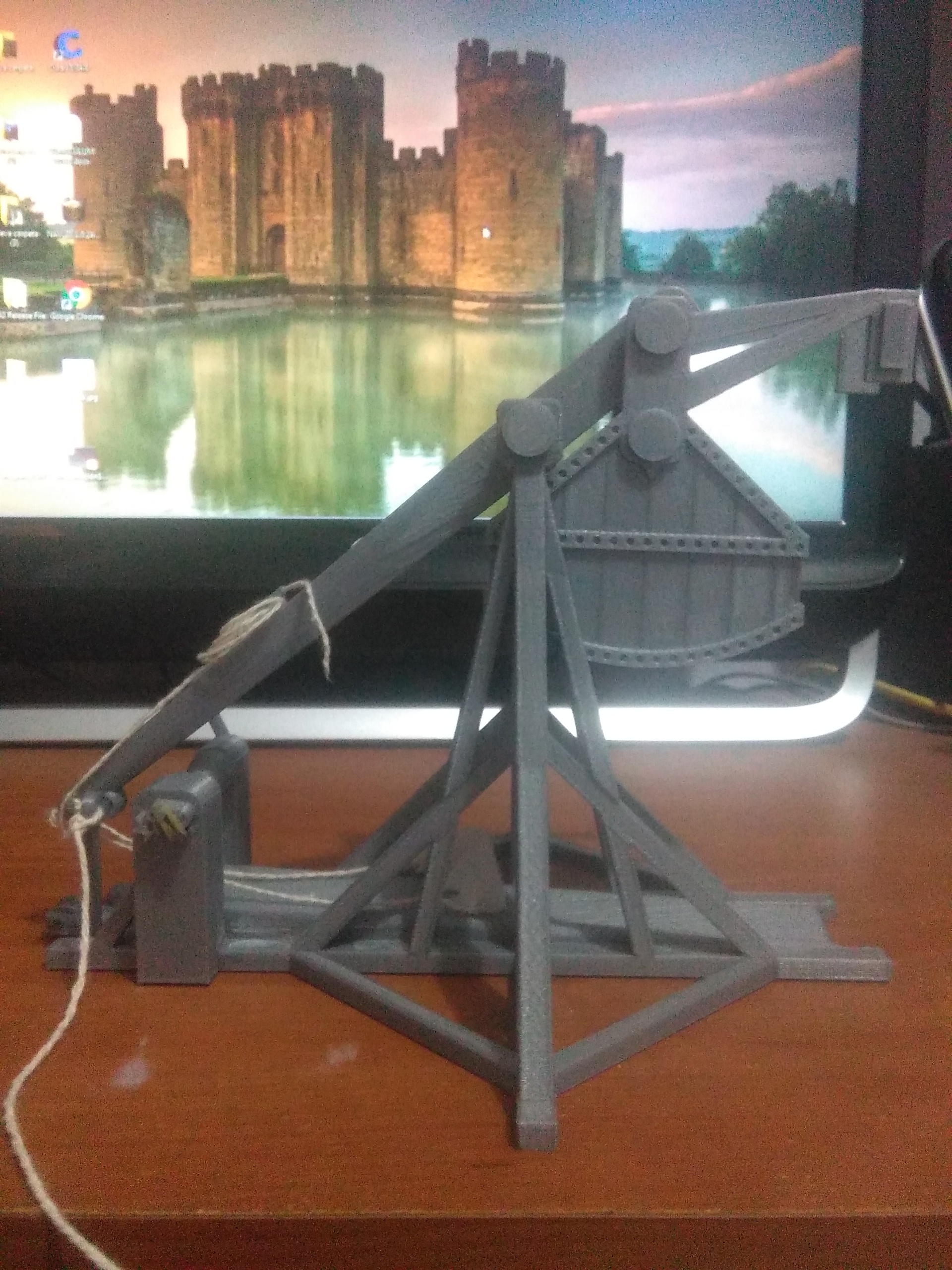 CATAPULT TREBUCHET REPLICA