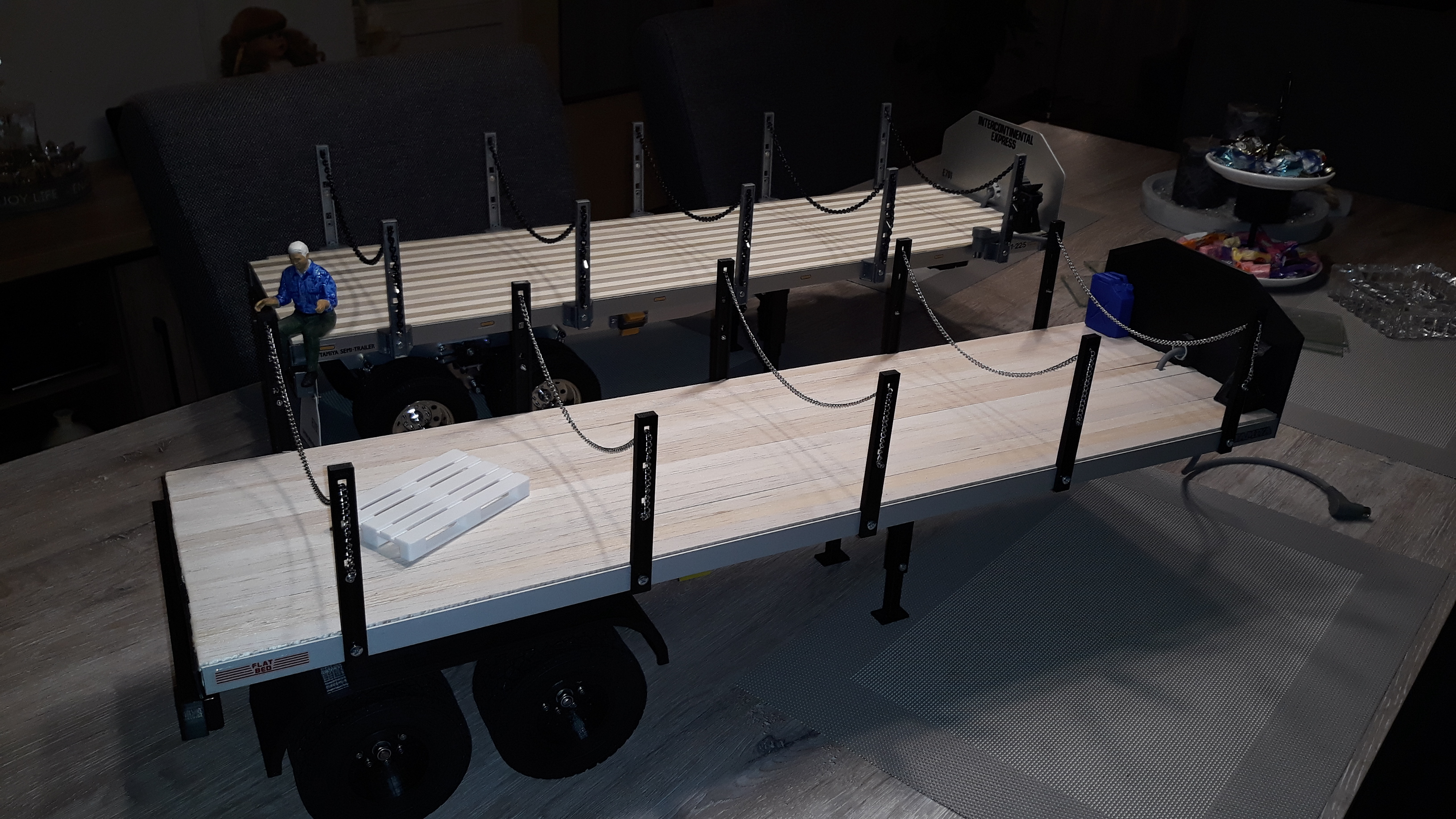 Self-construction Tamiya 1:14 Scale Flatbed Trailer
