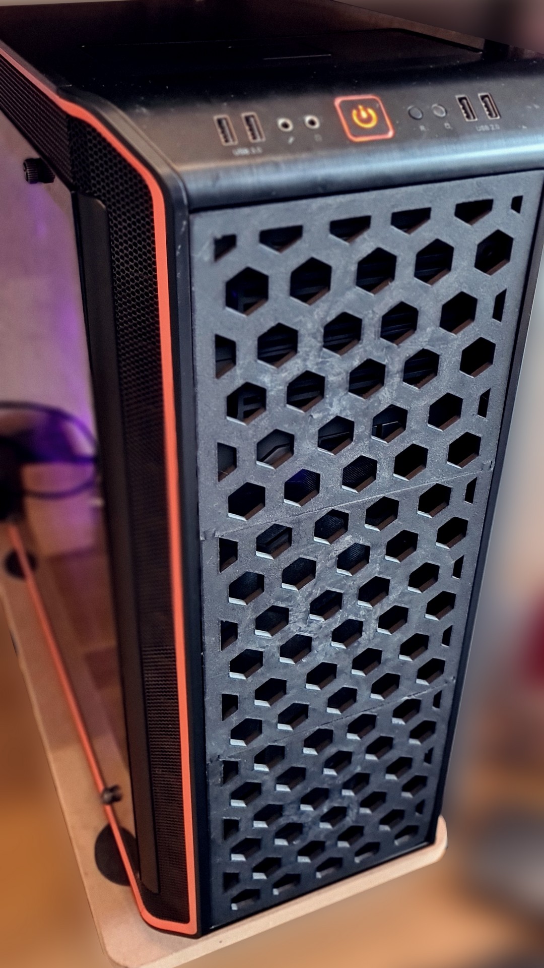 Airflow optimized case door - be quiet! DARK BASE PRO 900