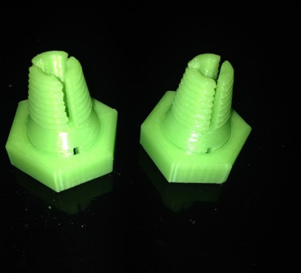 Selfcentering Z Coupler
