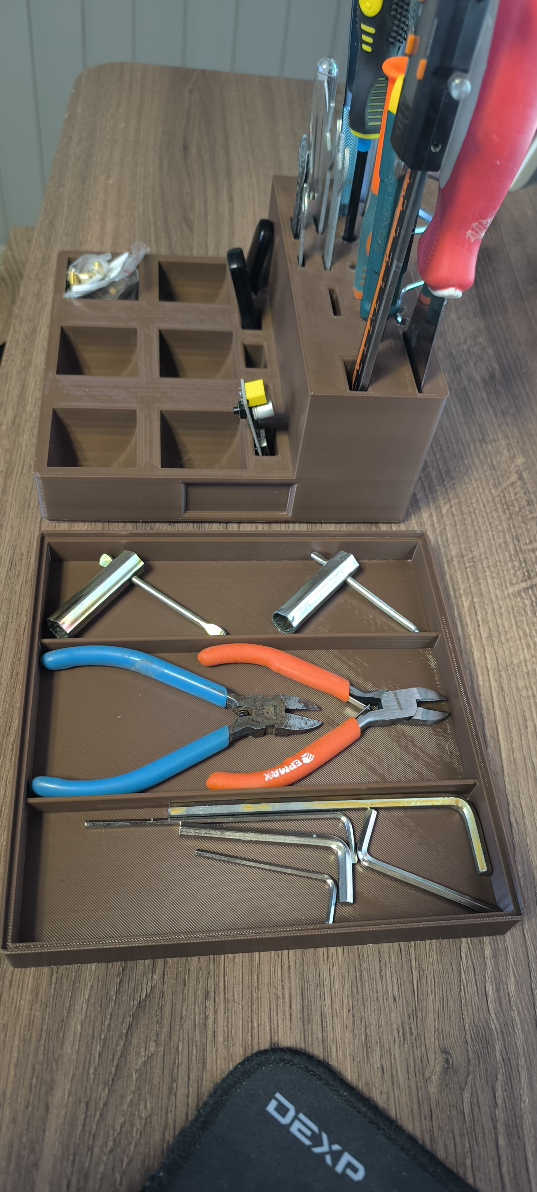 Versatile Organizer with Double Bottom and Multiple Compartments