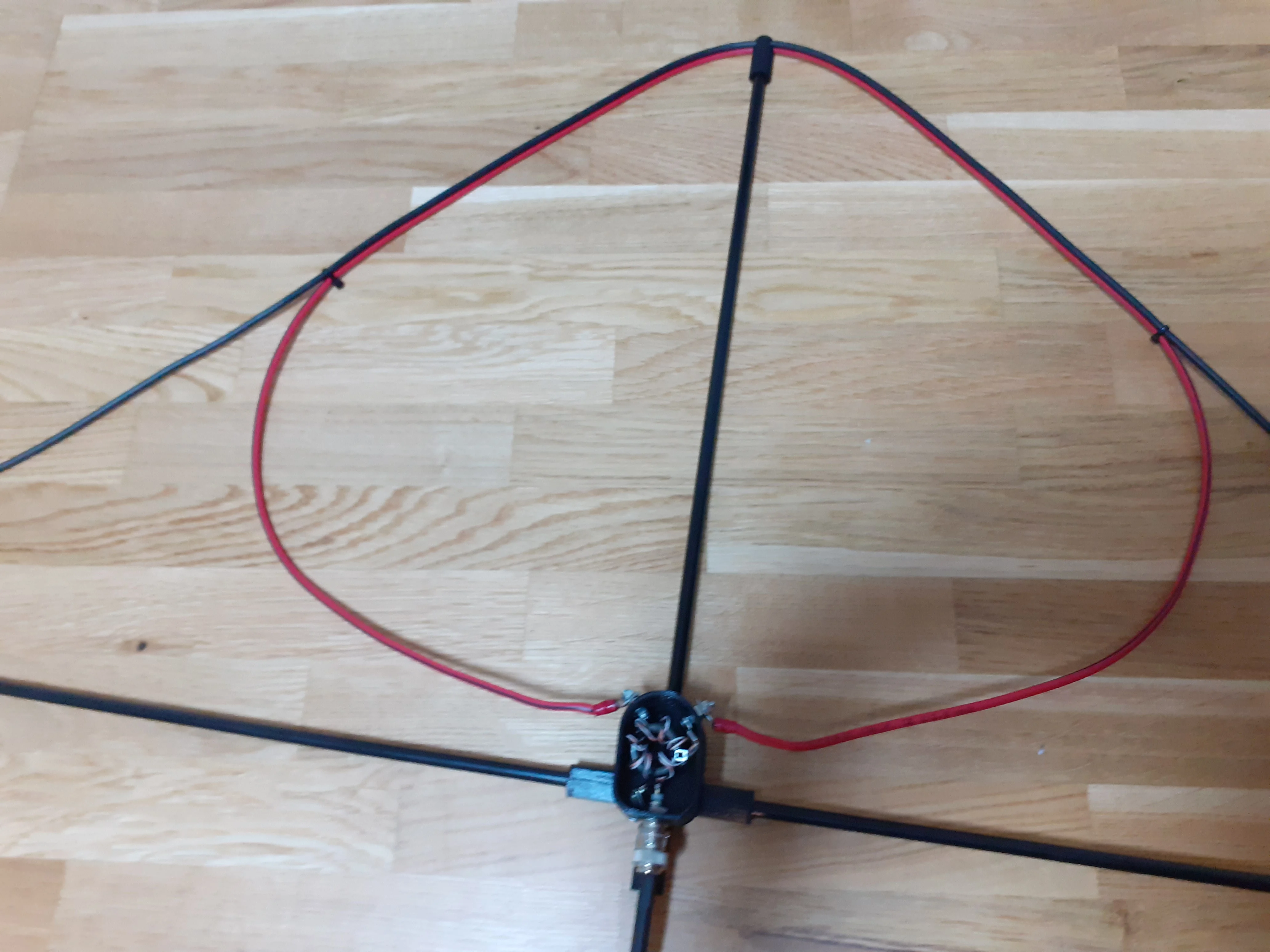 10$ portable HF 10-28 MHz magnetic loop antenna "wild strawberry"