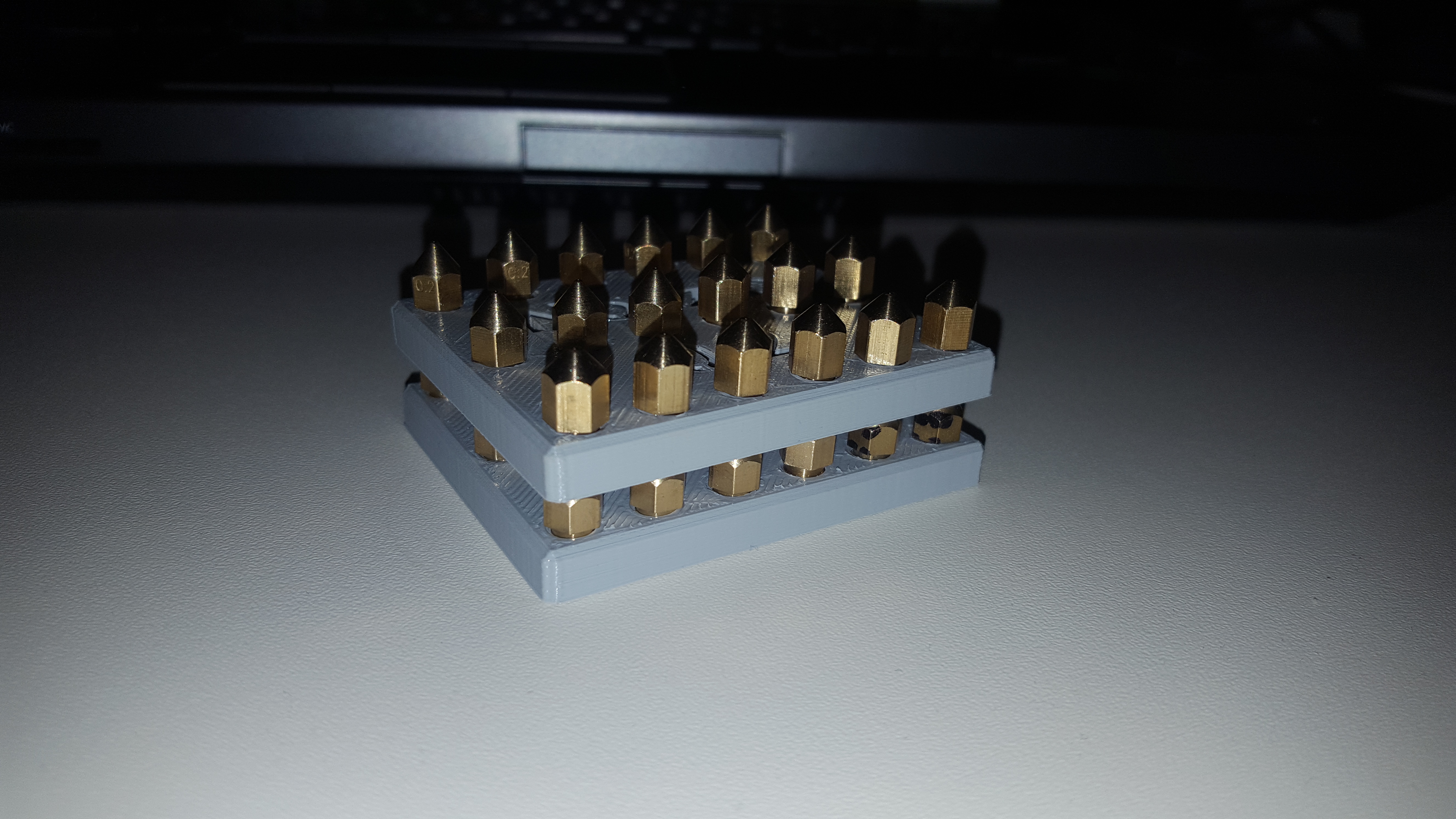 Nozzle tray