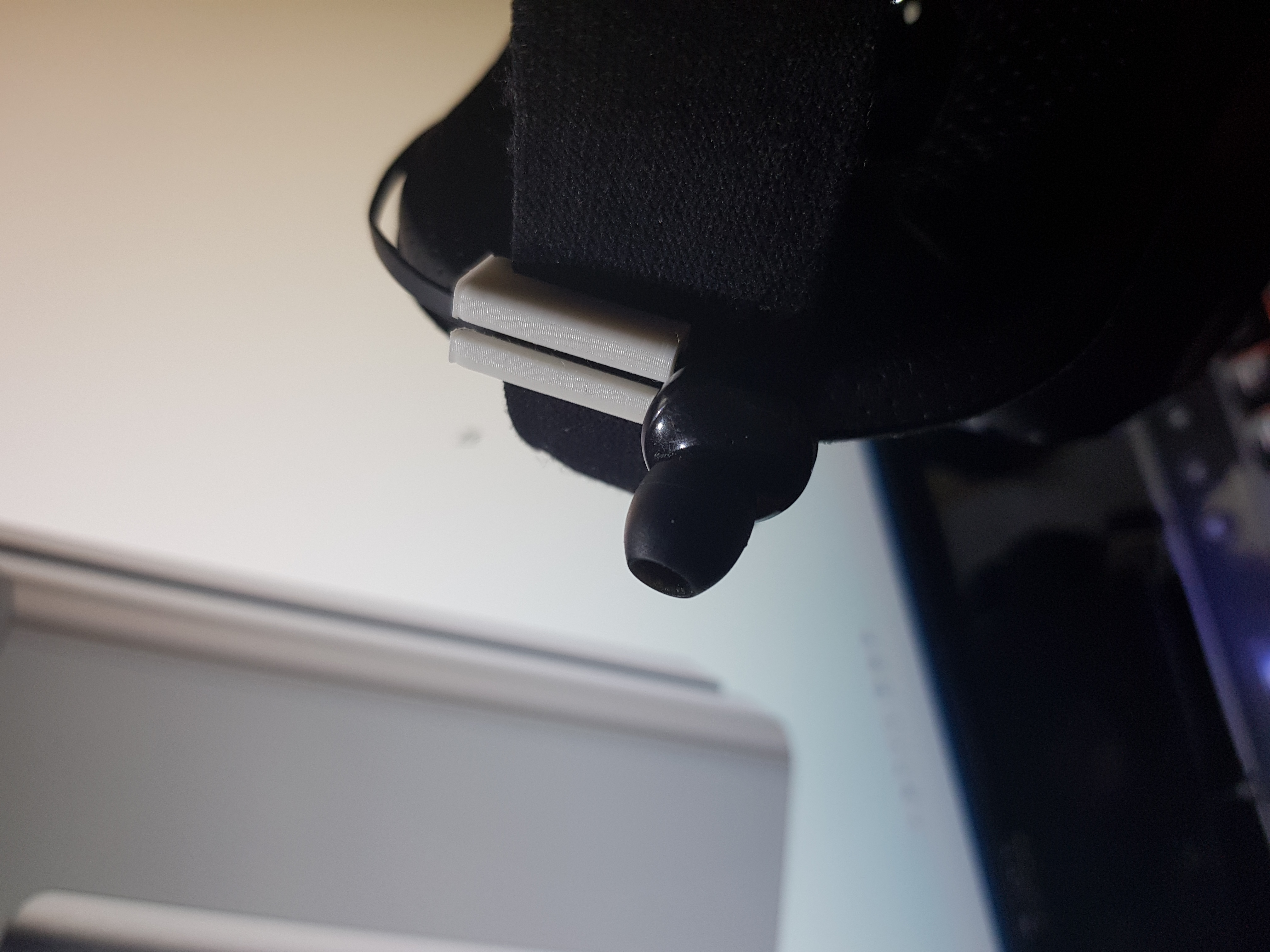 HTC_VIVE earphone clip