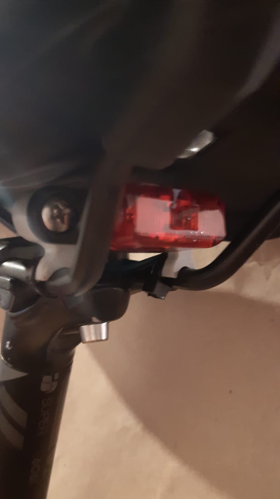 Bike rearlight saddle mount / Rücklicht Halterung Sattel Gepäckträger
