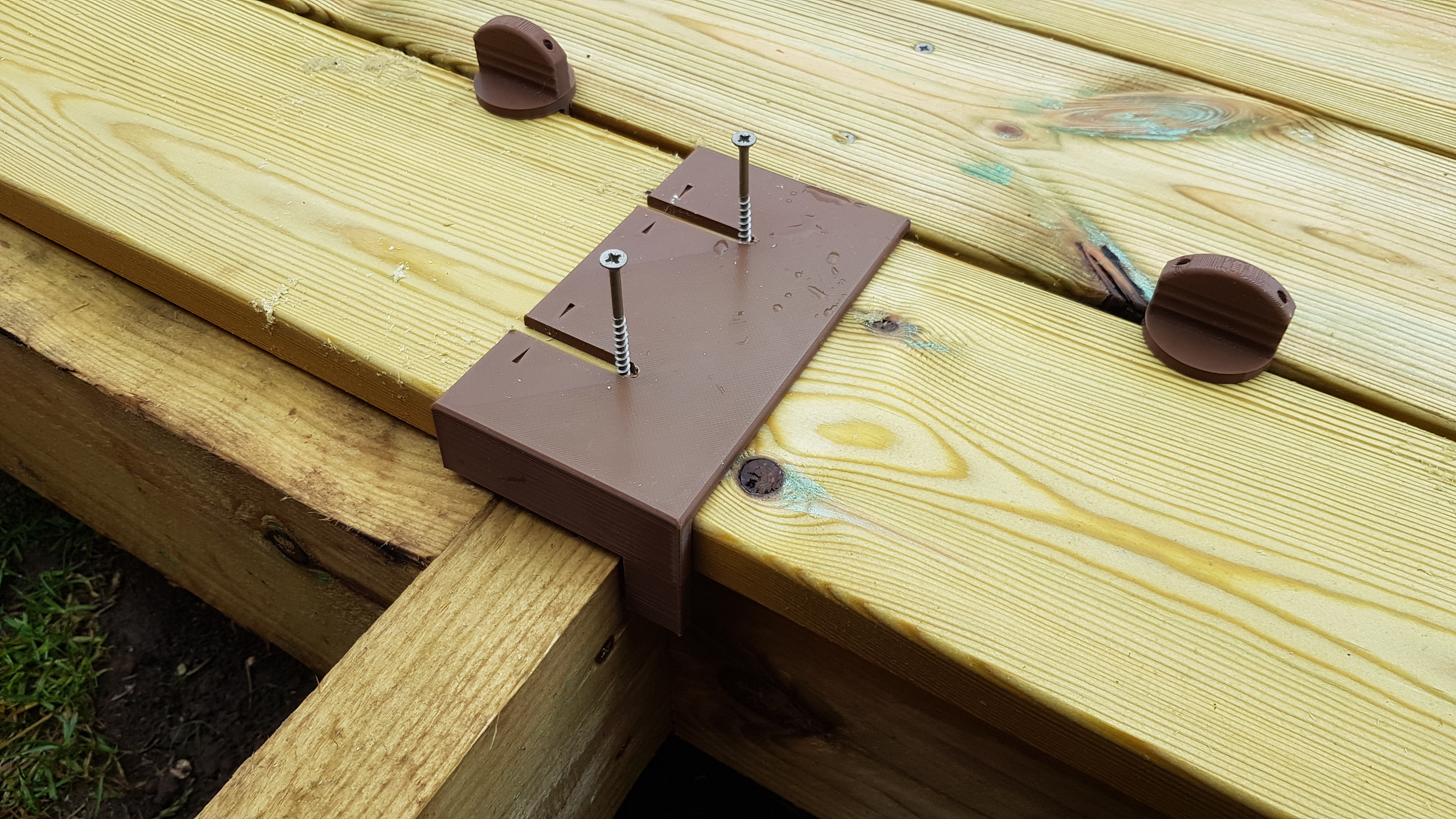 DECKING SCREW GUIDES AND SPACER