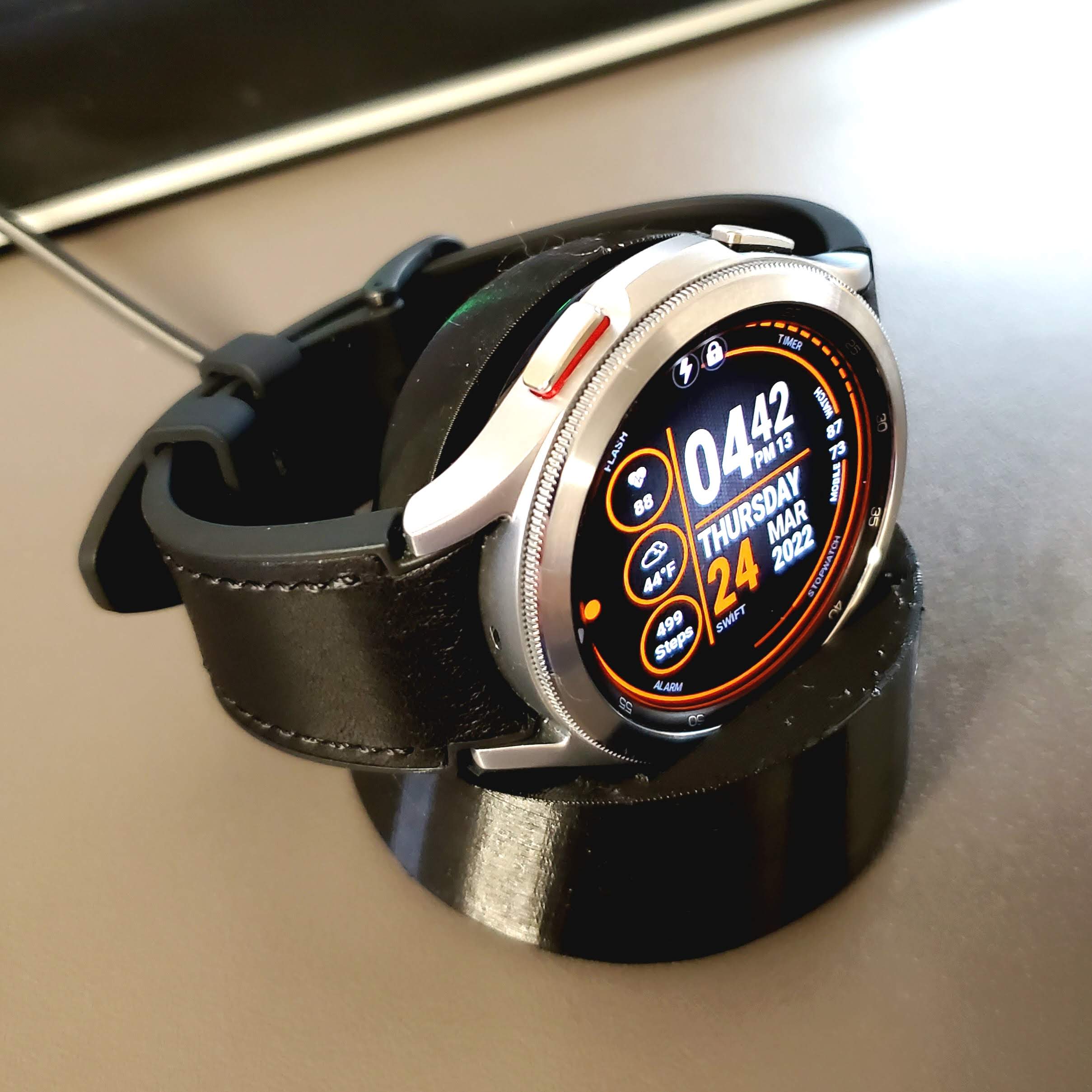 Samsung Galaxy Watch 4 Classic (46mm) charging dock