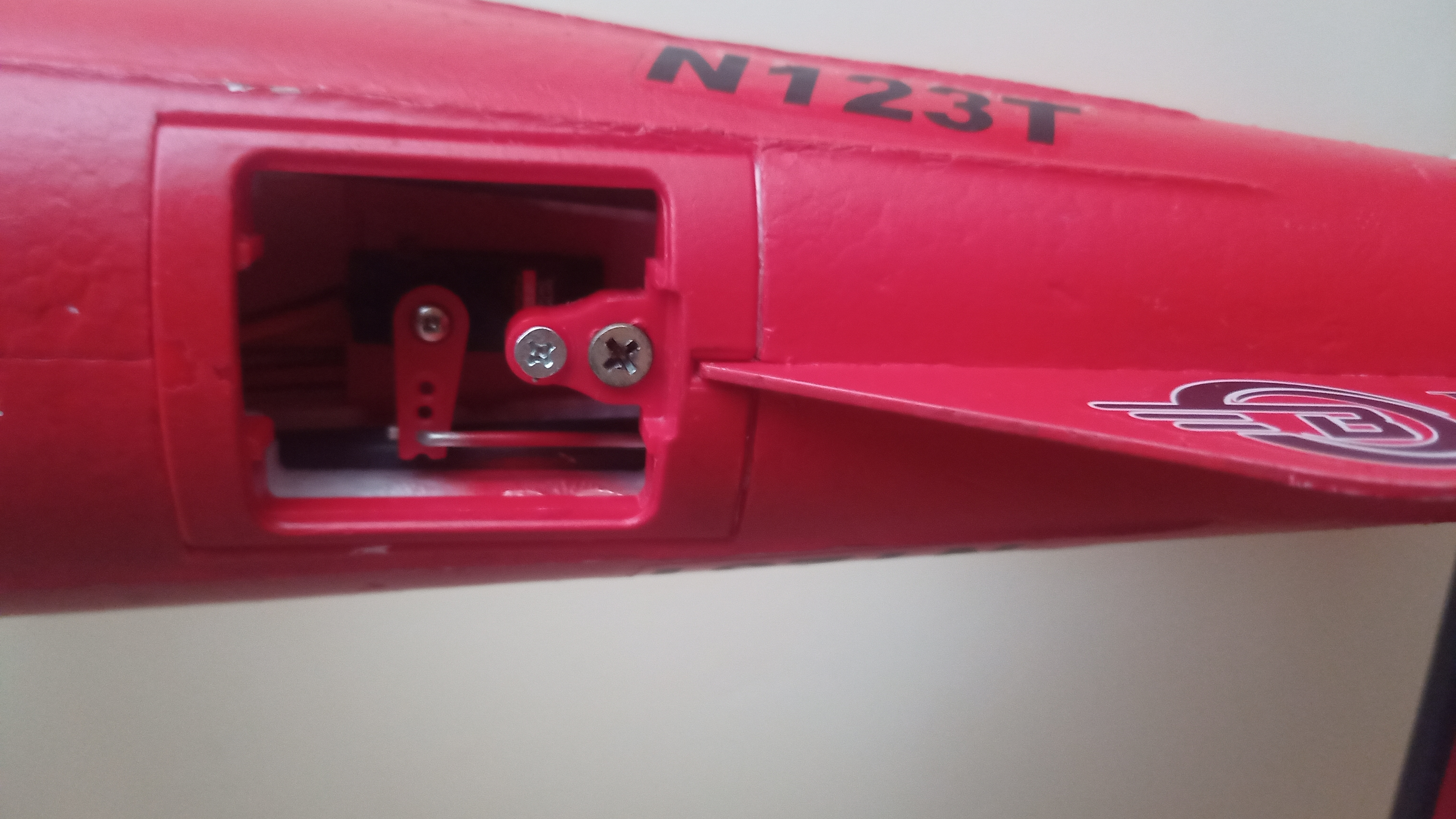E-flite Draco 2.0m kryt