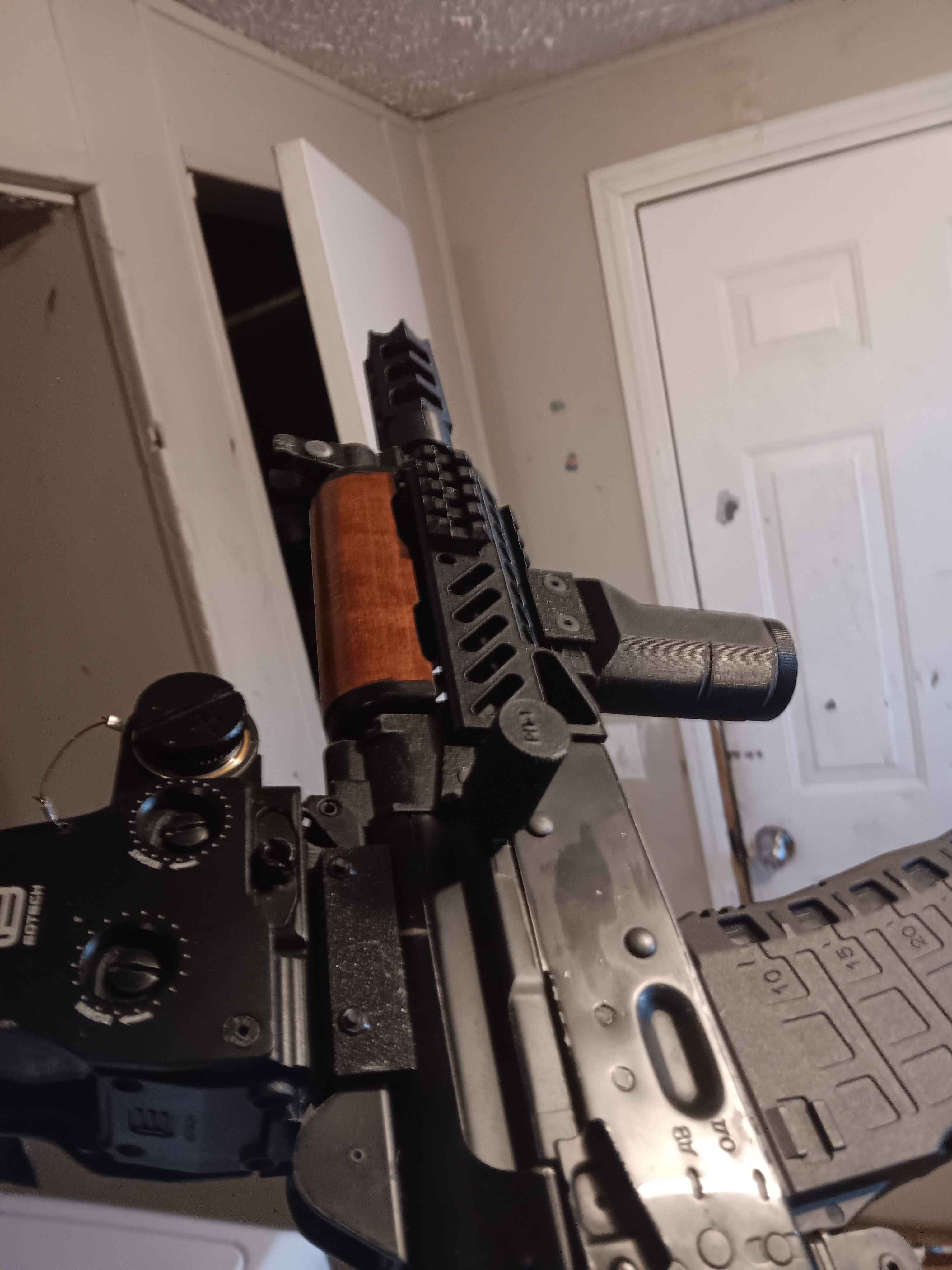 zenit B-11 lower handguard for VFC spec cyma