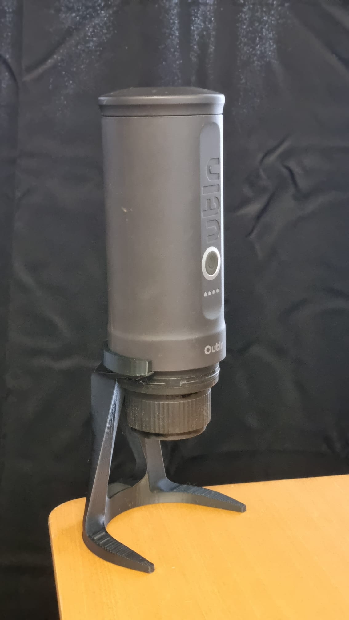 OutIn Nano Stand: Refined attachment