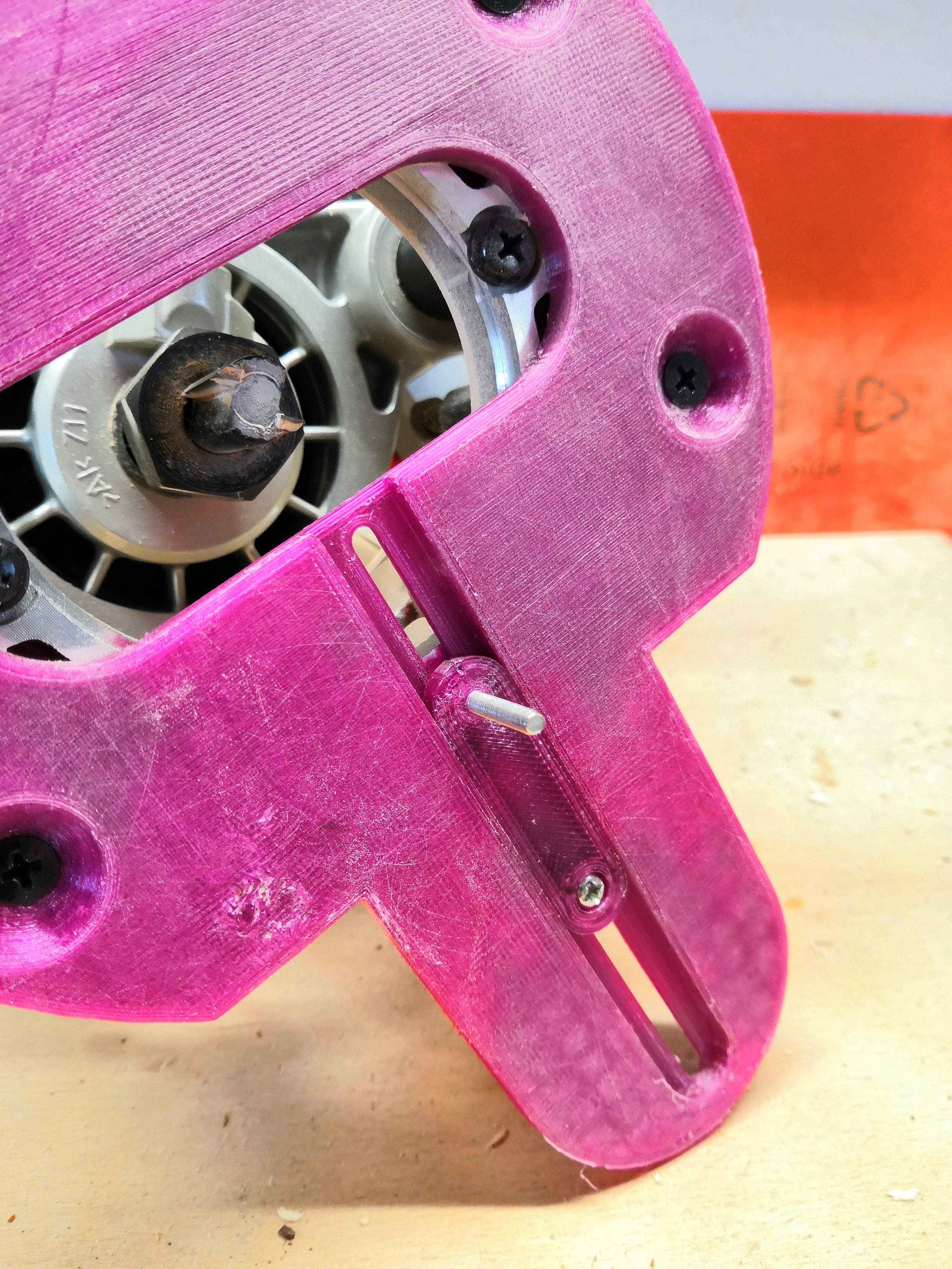 Customizable Router Circle Cutting Jig (Makita RT0700C)