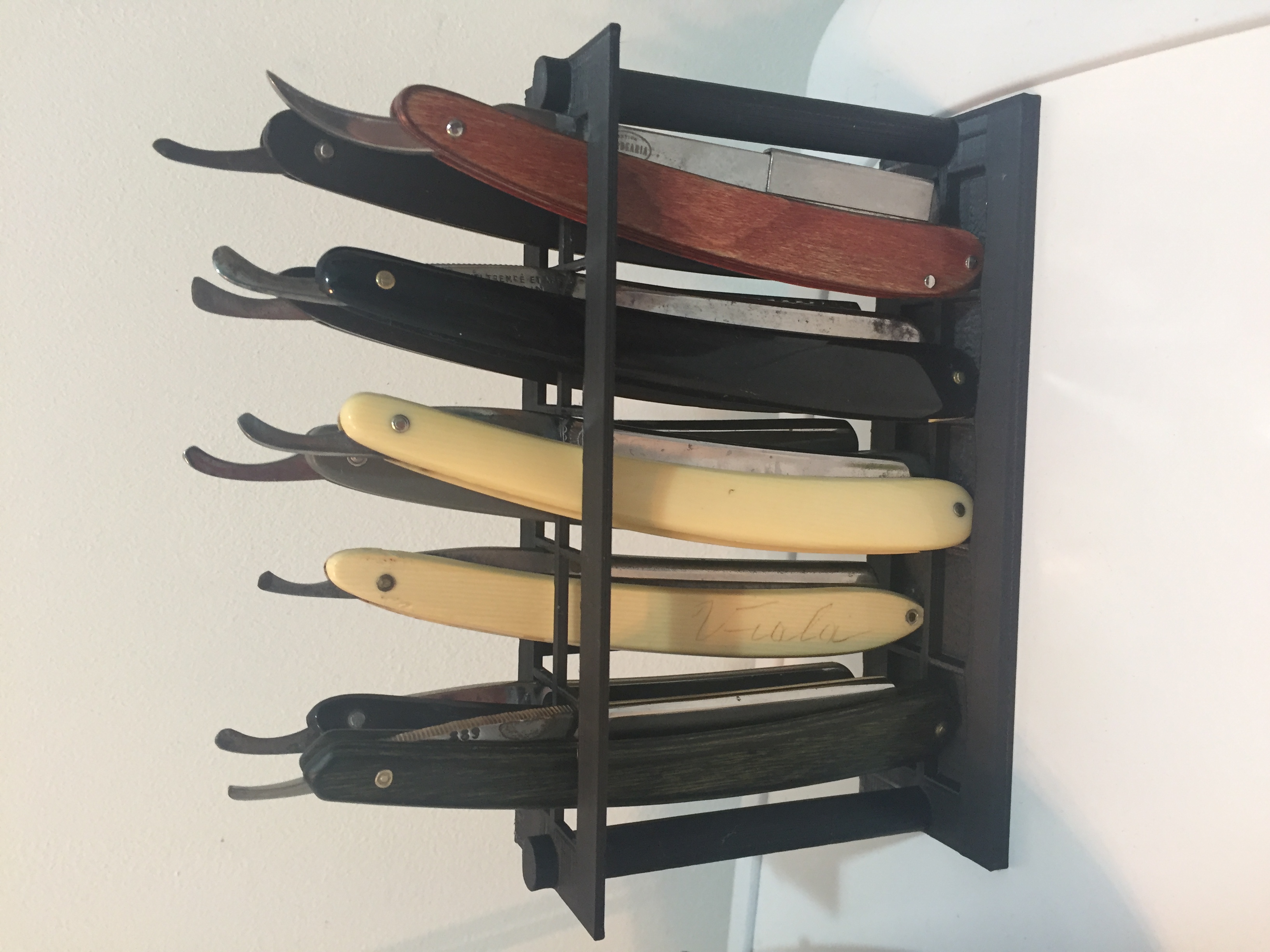 Straight razor stand