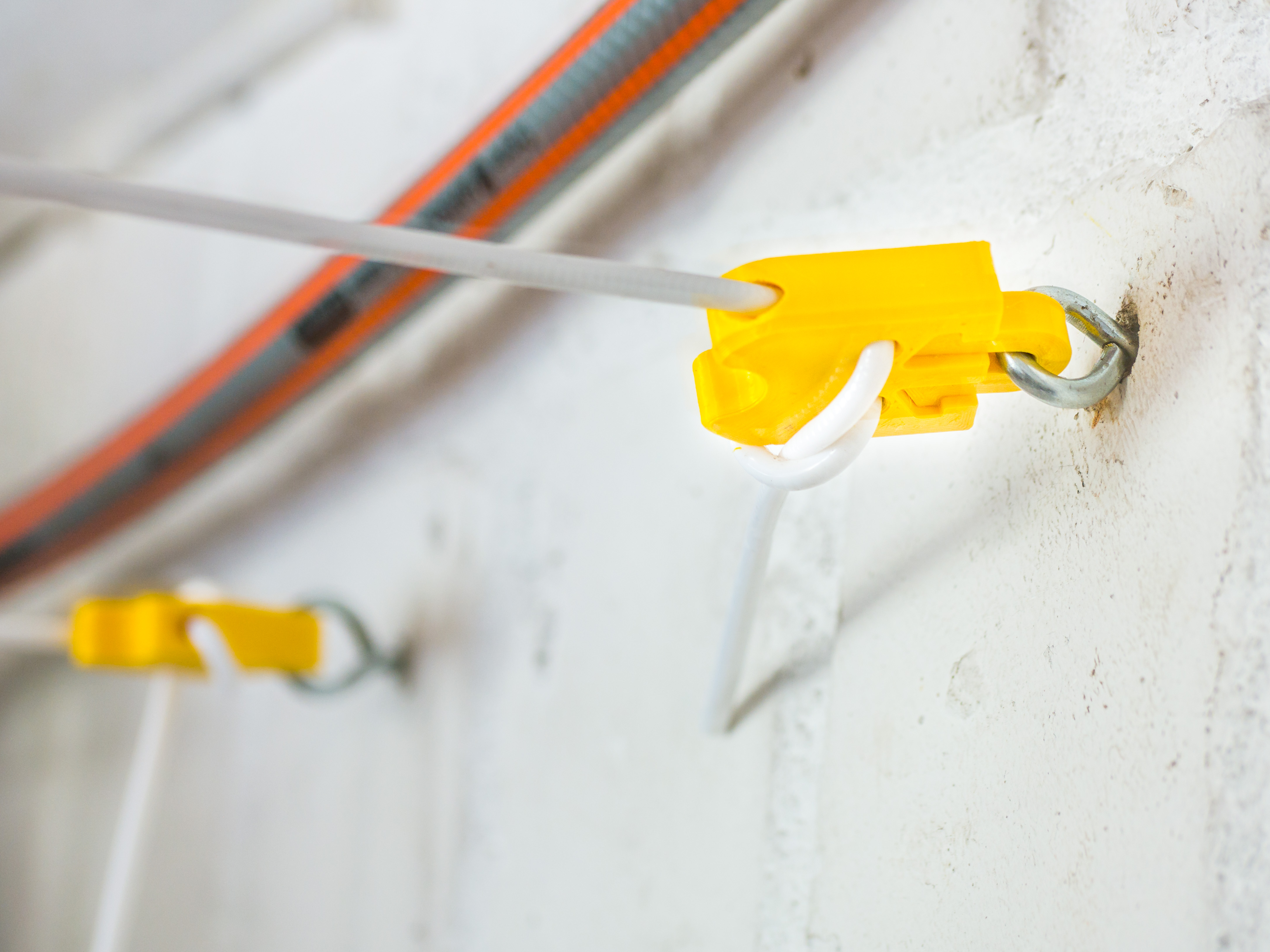 Clothesline / Rope Hanger 4 Hooks & Eyelets laundry