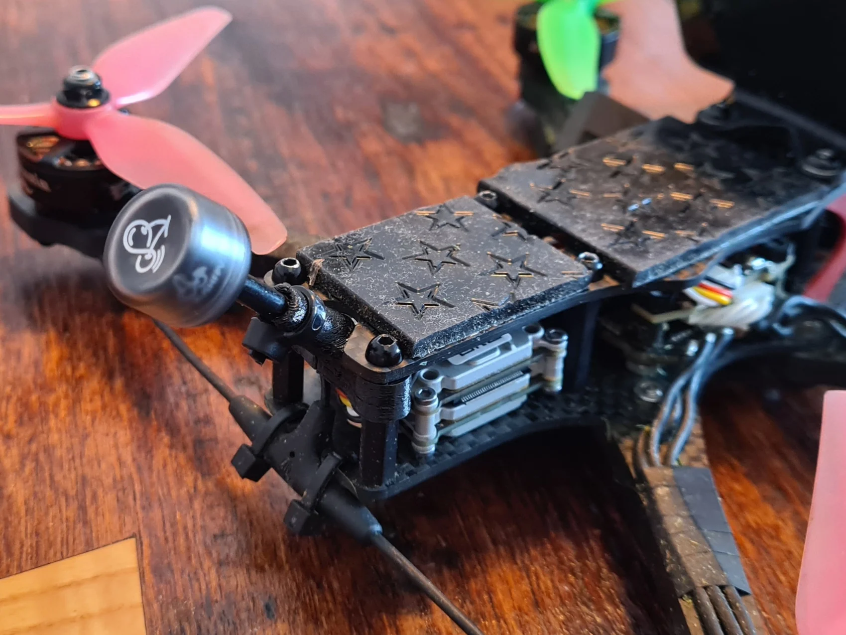 ImpulseRC Apex - Caddx Vista antenna mount