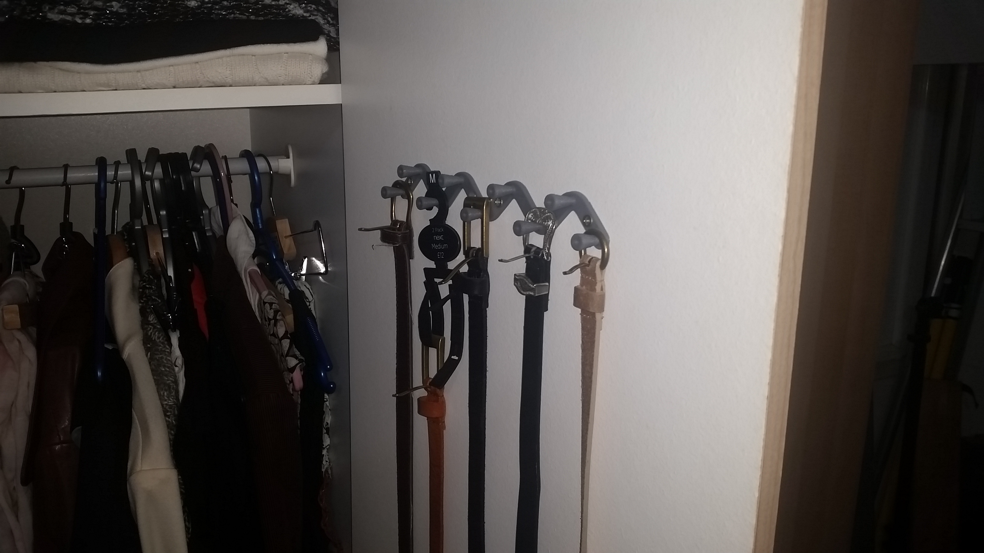 Belts hanger