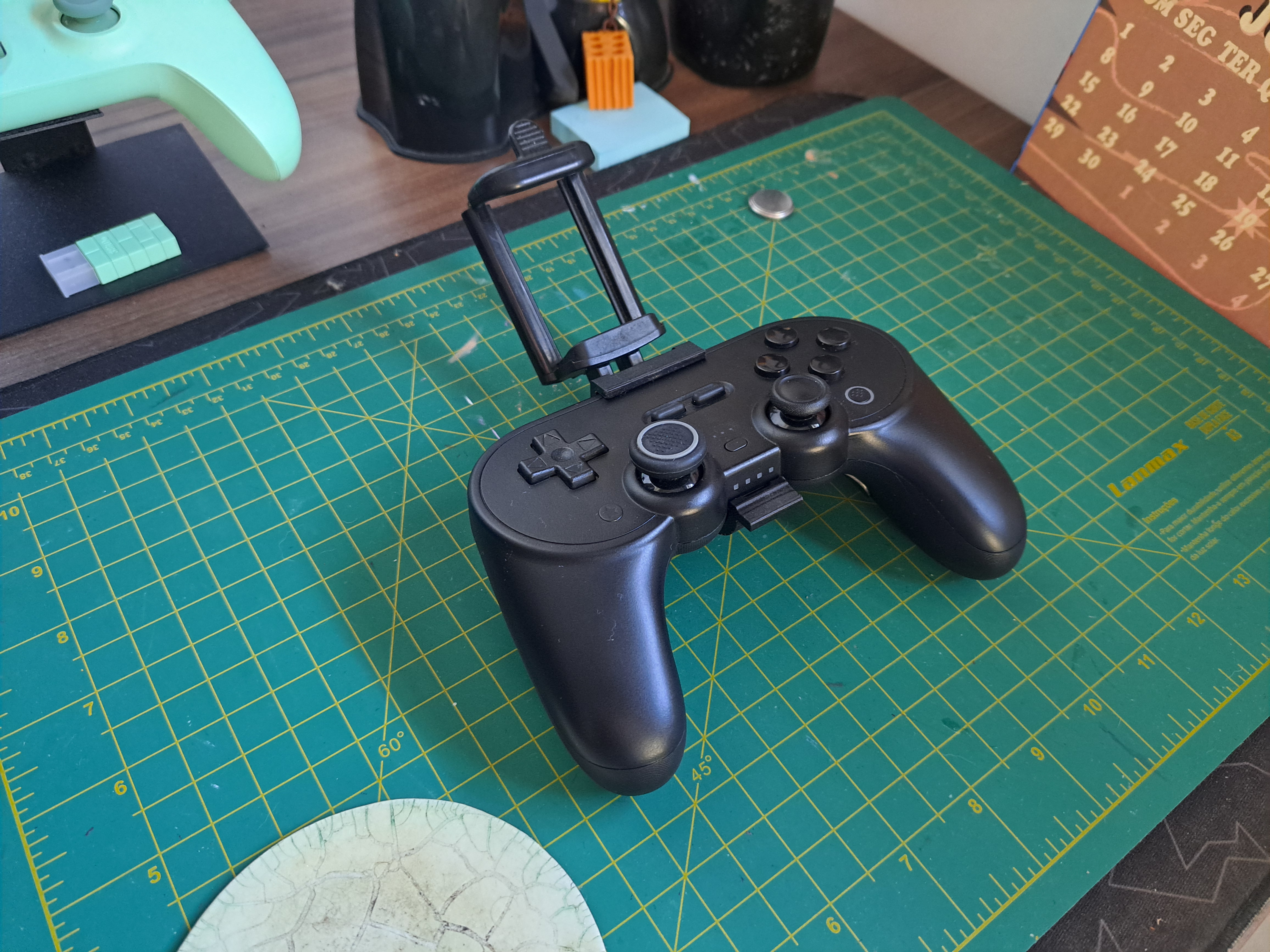 8bitdo SN30 / Pro 2 Phone Clip with those cheap selfie sticks