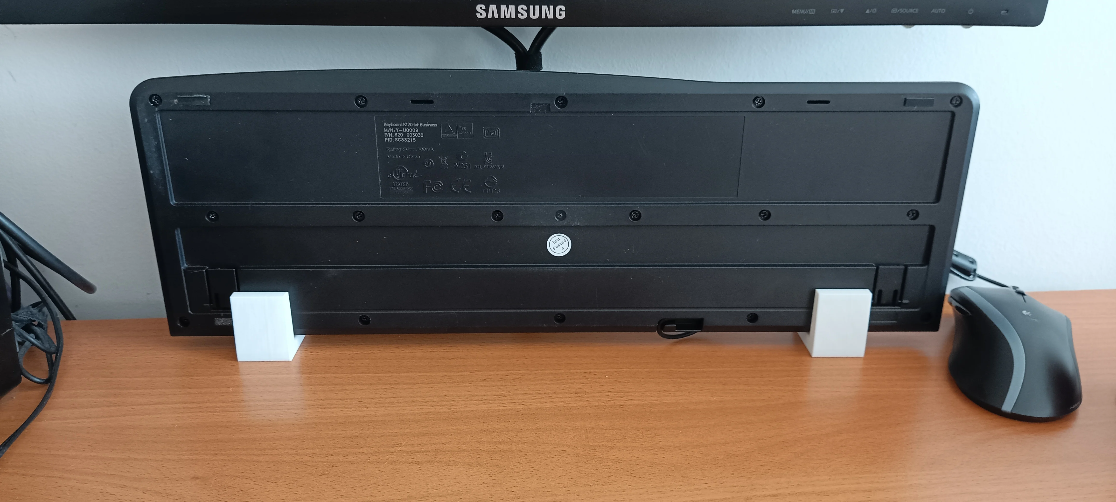 Computer keyboard stand, Logitech K120, generic, combined rear feet