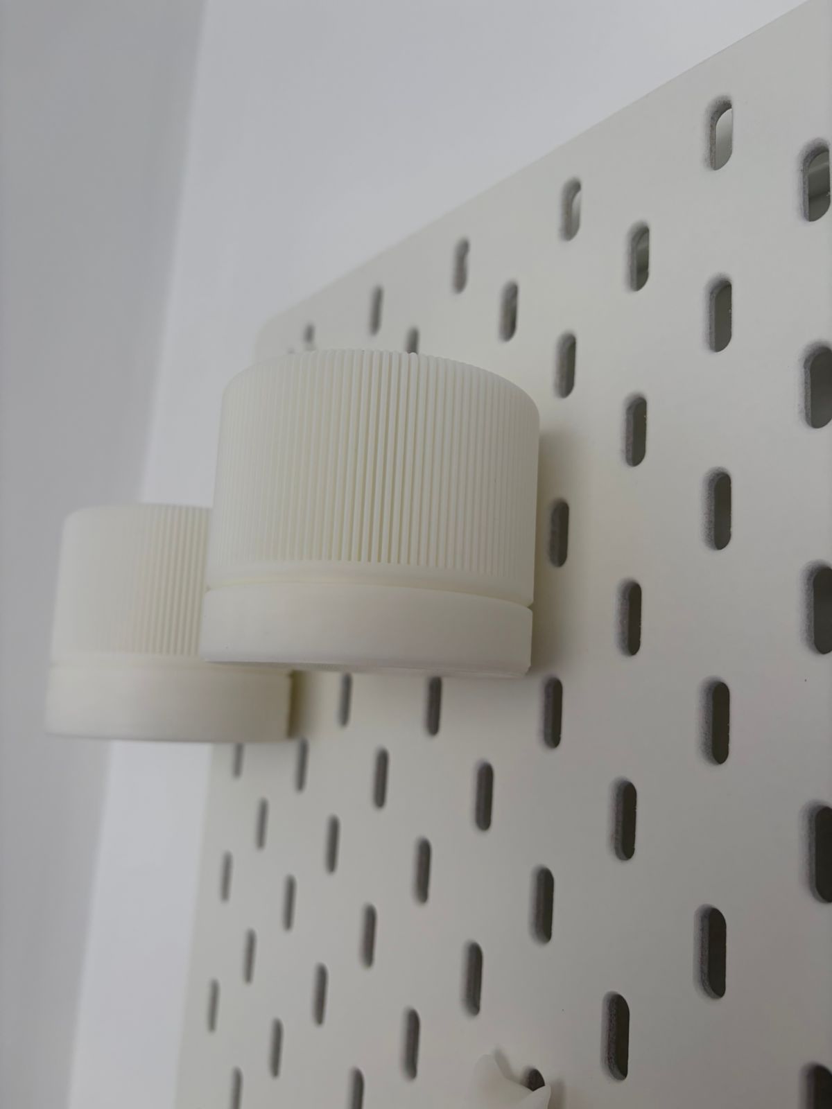 Minimalist Skadis Ribbed Planter with Detachable Drip Tray