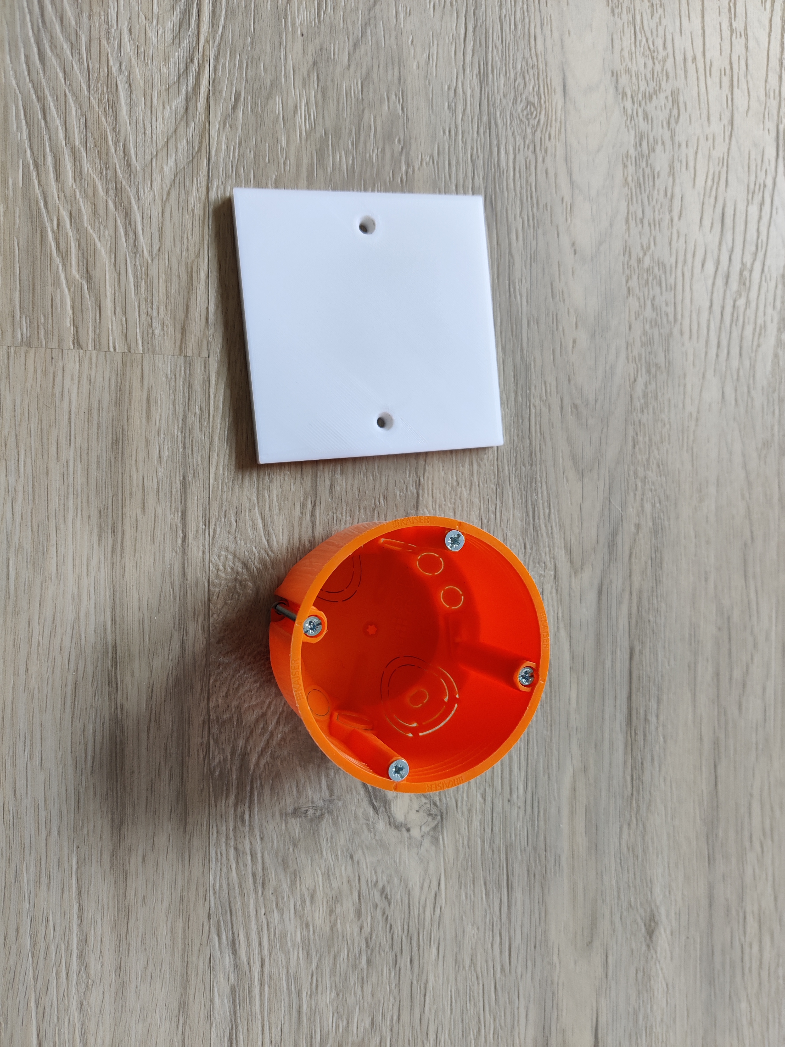 Cover plate for flush-mounted socket or pattress box (round and square) Abdeckplatte für Unterputzdose oder Hohlwanddose (rund und eckig)