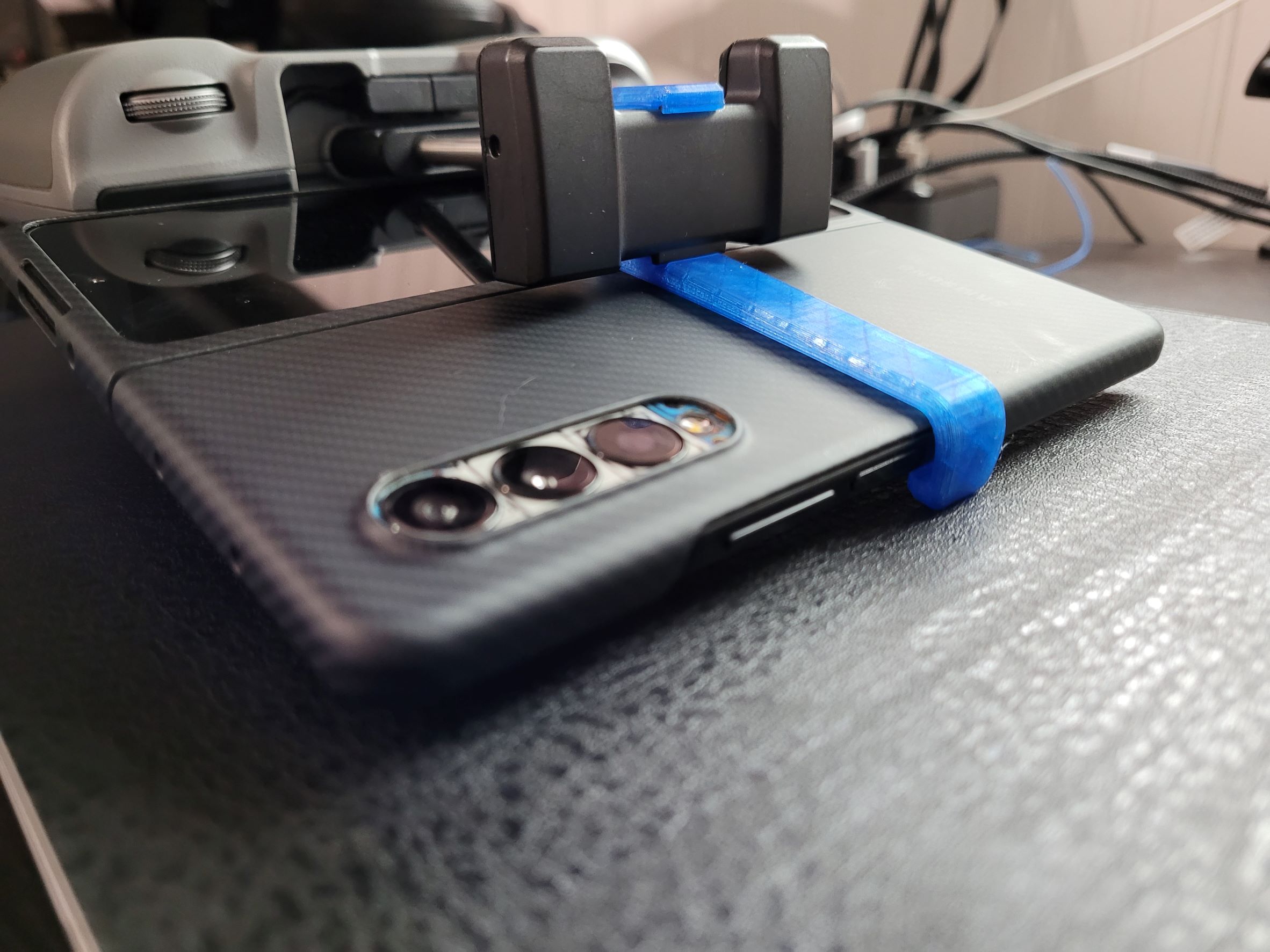 Remix - DJI Cmart Controller Hook for Galaxy Z Fold3 with thin case