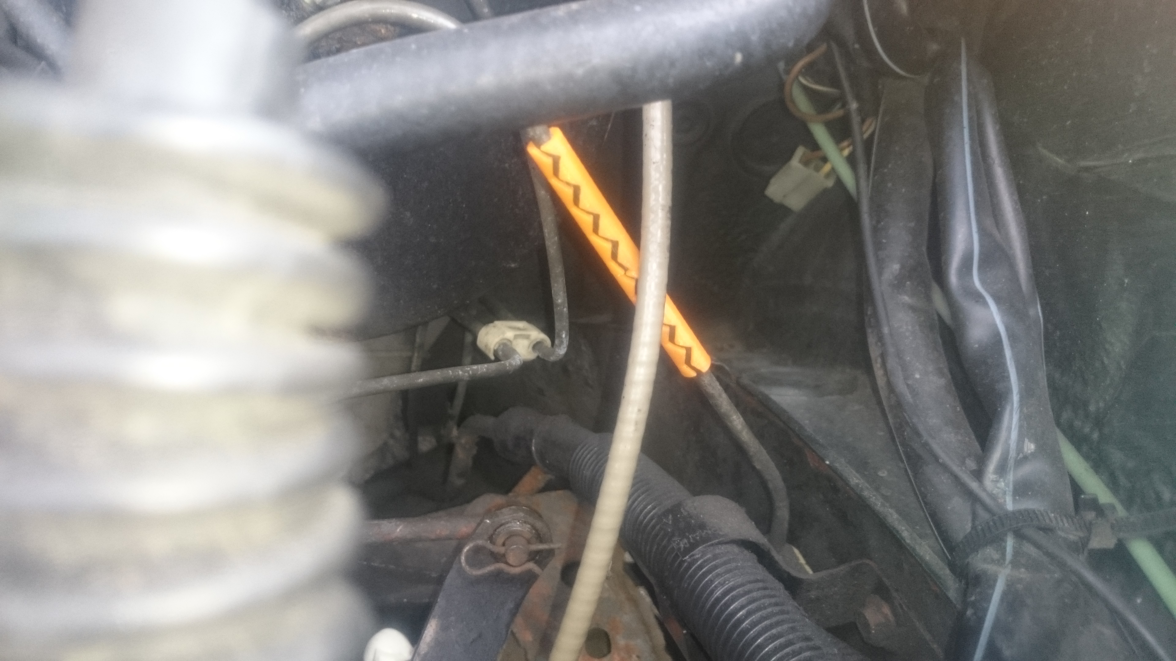 Brakeline protection for Speedometer cable Golf Mk2 (5mm brakeline)