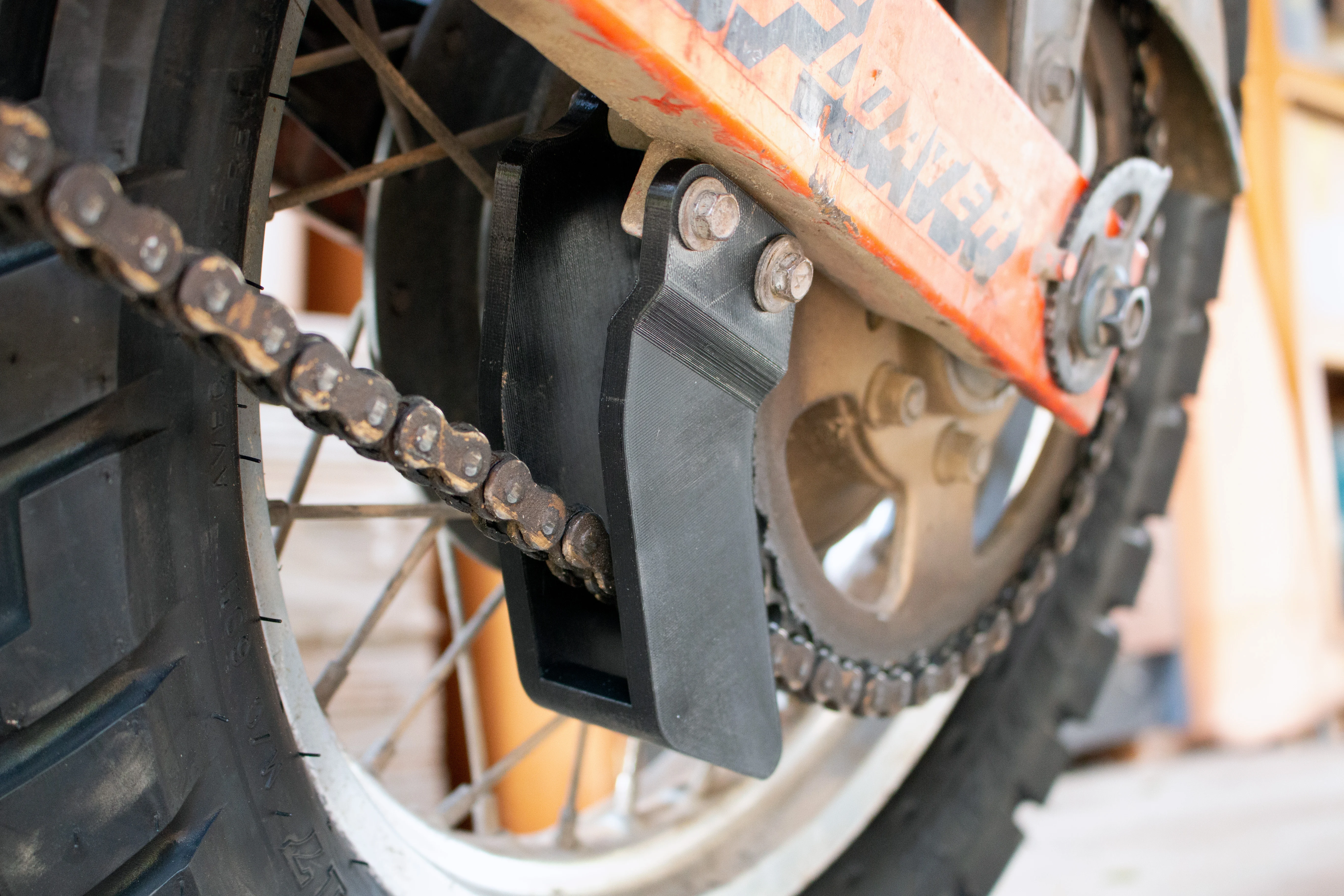 1988 Suzuki DR 750 Chain Guide