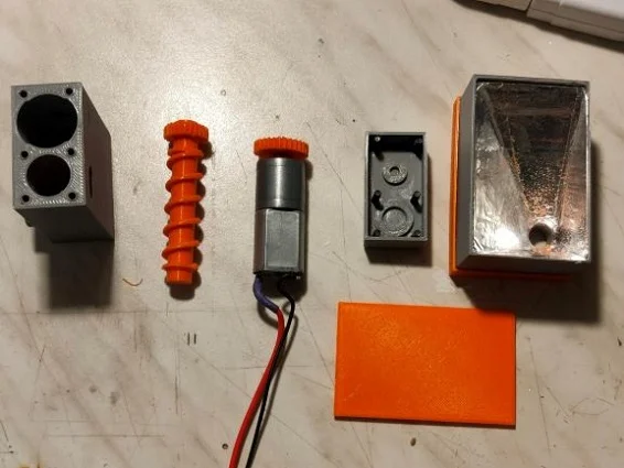 Fish food dispenser