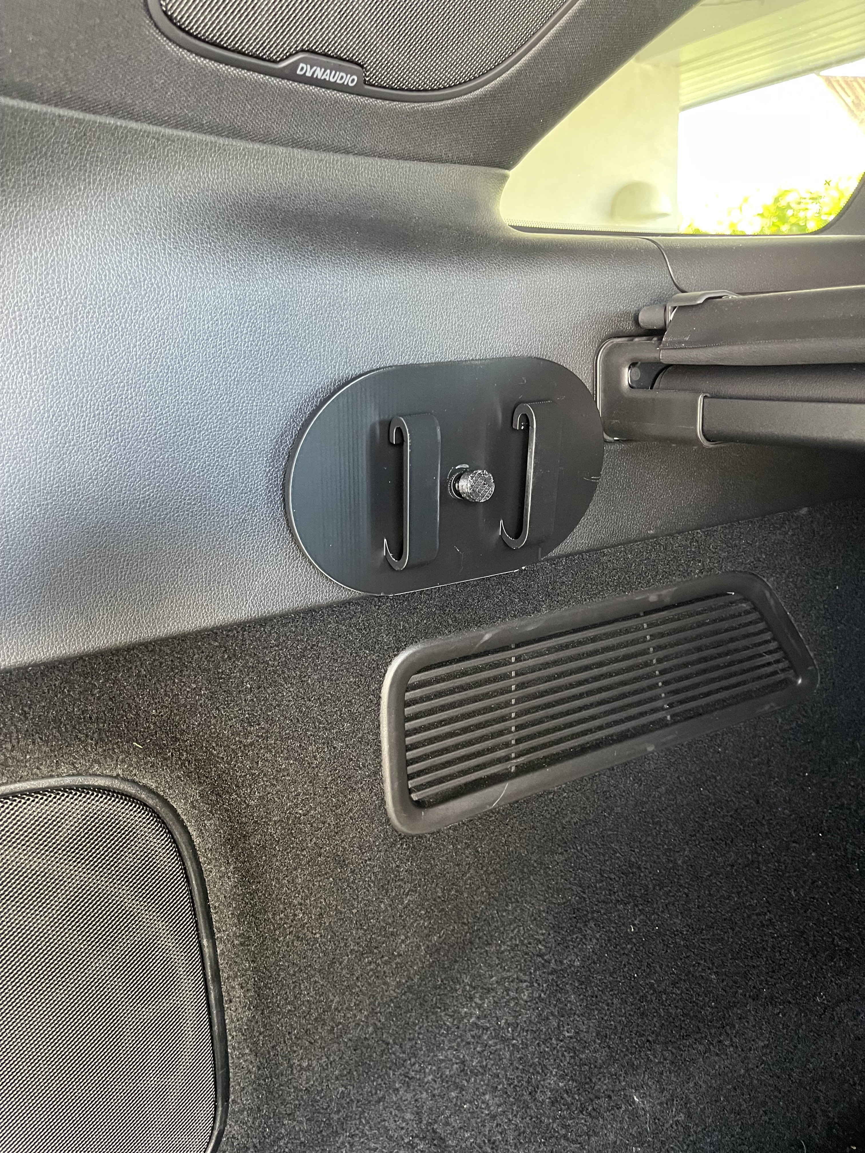 Rear trunk hooks for XPeng G9