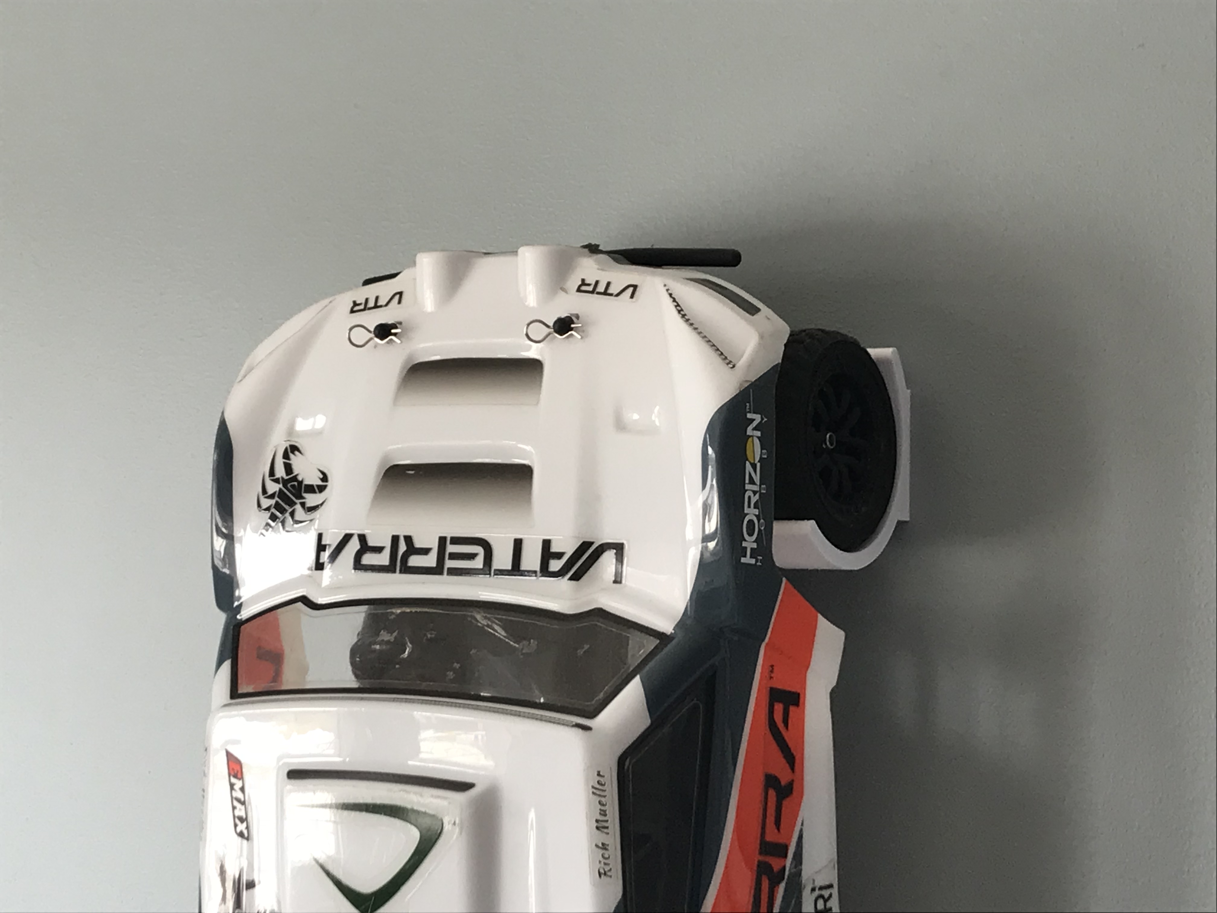 RC-car wall mount