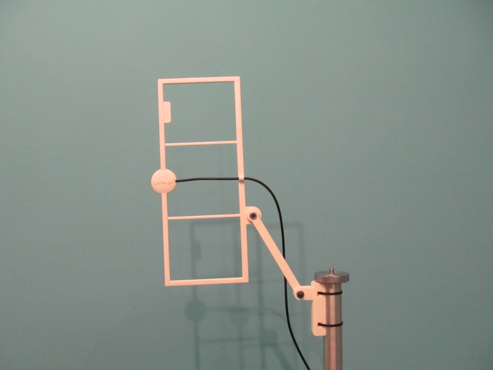433MHz moxon antenna with mast mounting.