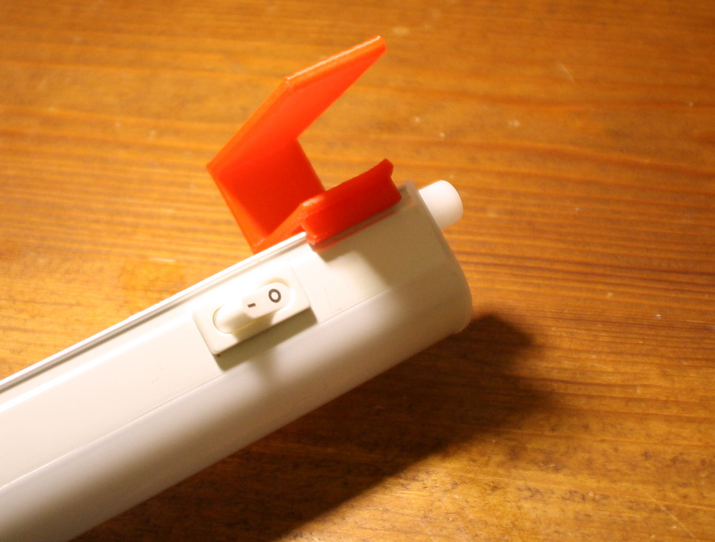 Lamp-accessories for shelf-installation