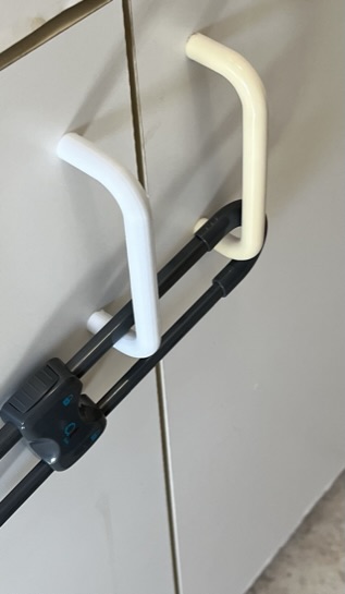 Customizable C-shaped drawer or cupboard handle