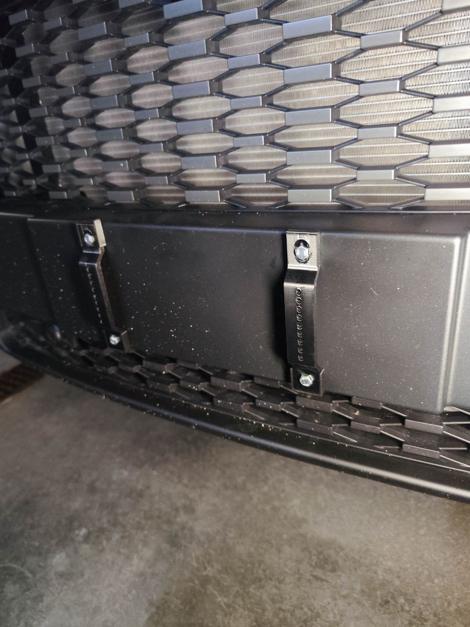 Переходник для крепления рамки номера на китайские авто / Adapter for mounting a license plate frame on Chinese cars