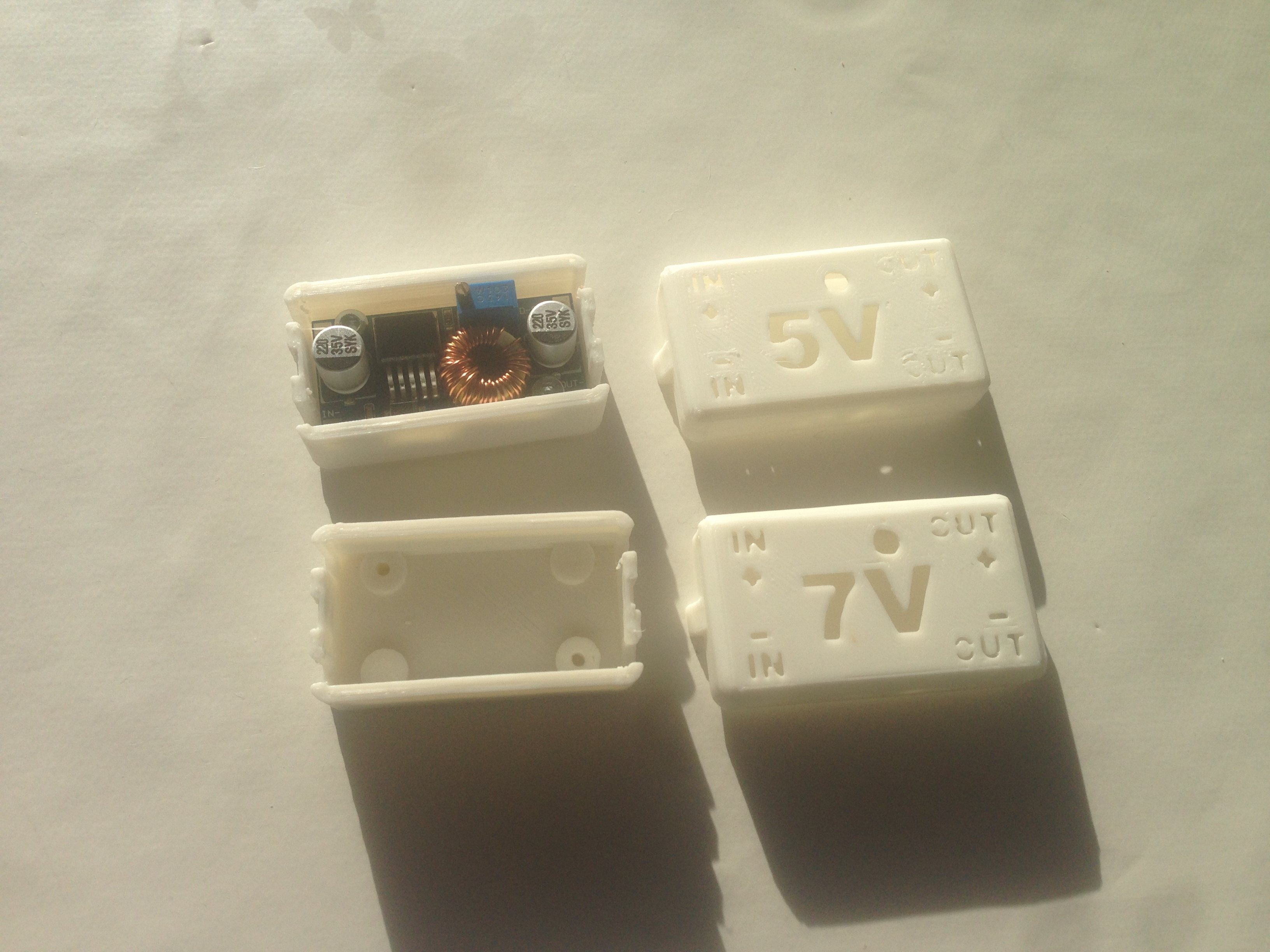 Box for DC-DC step down with 5v or 7v on the lid