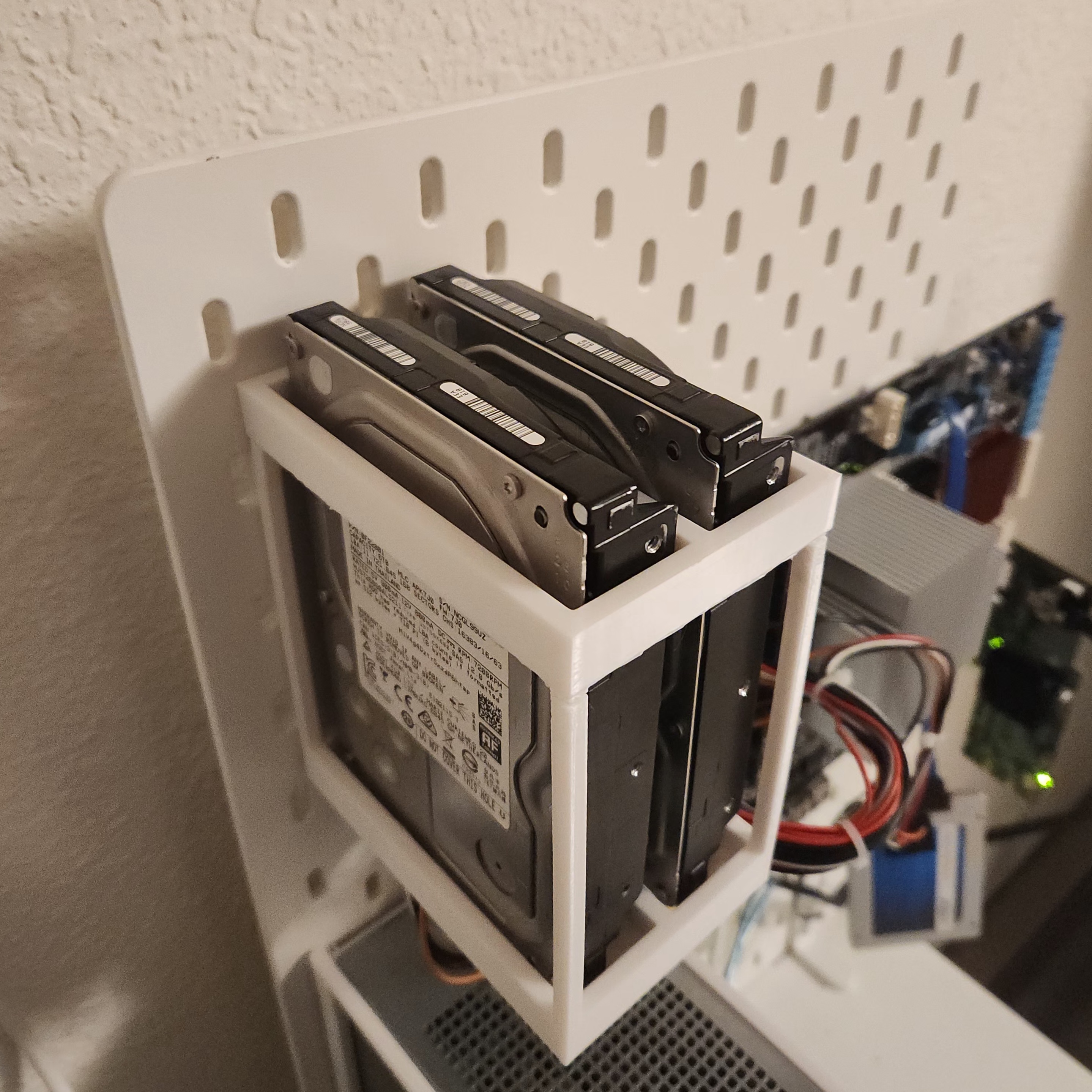 Single/dual 3.5" HDD bracket for Ikea Skadis pegboard (clip/mount for hard drives)