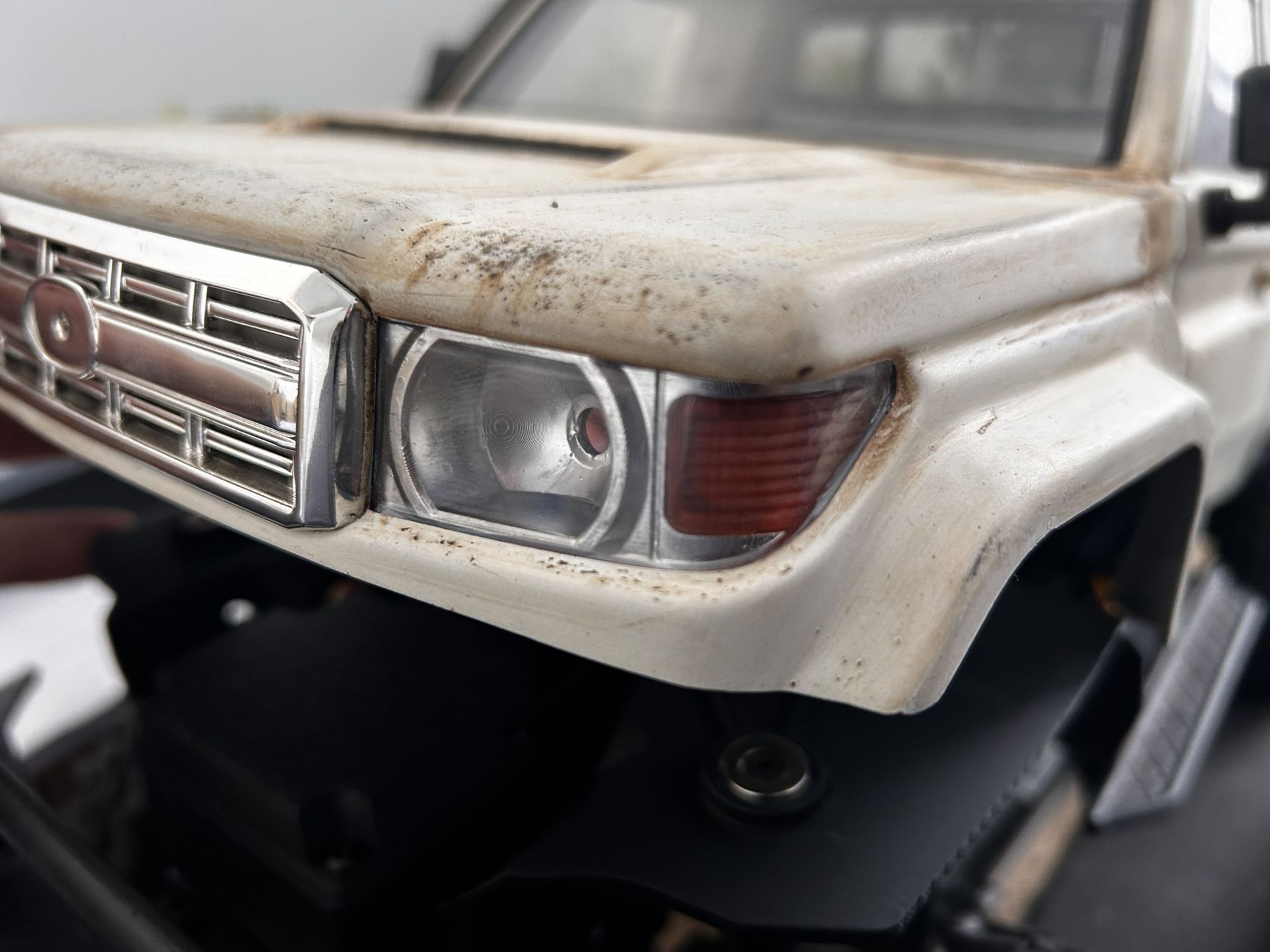 YK4101 / RCX10 - Headlights / Headlight Buckets (RC Crawler; Yikong, Amewi)