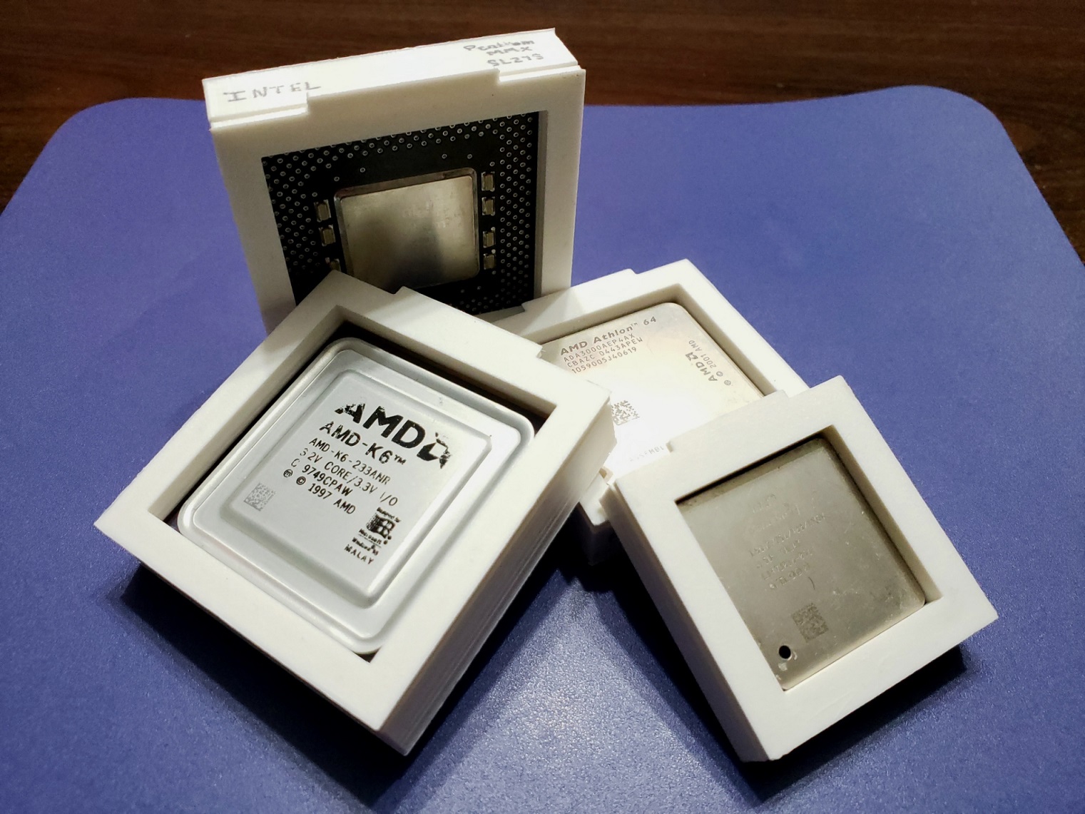CPU display cases gen. 1
