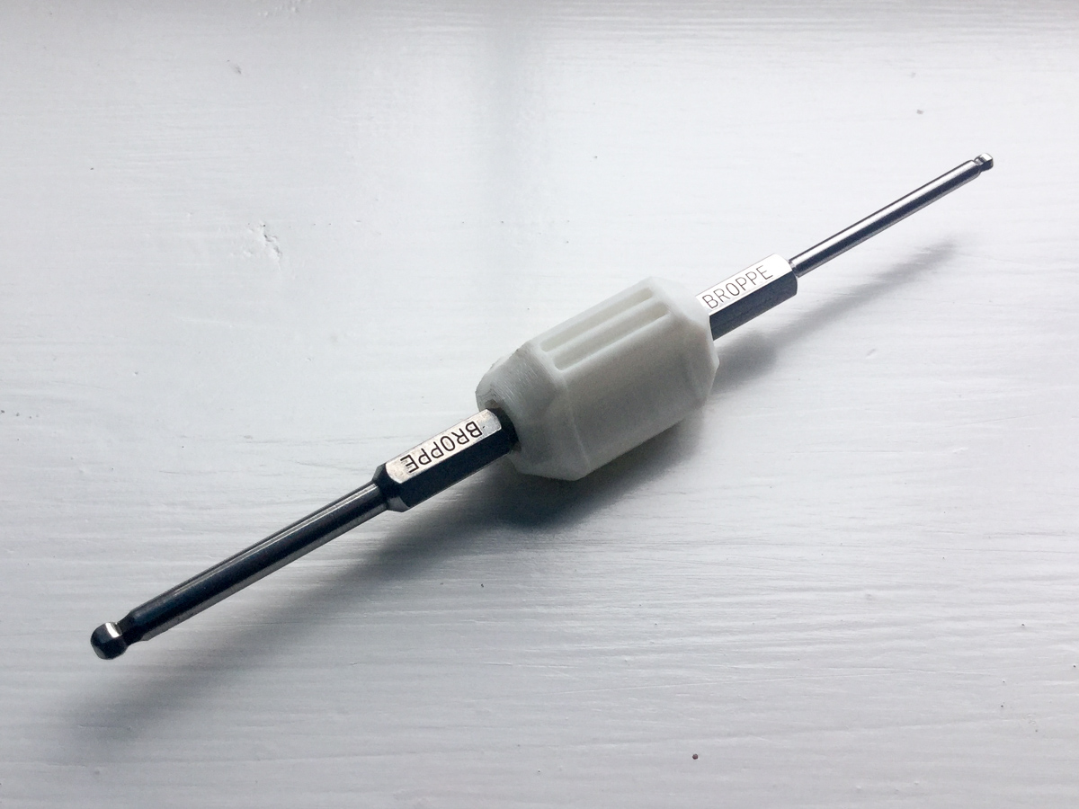 TRILOBE - Compact double-ended screwdriver bit holder
